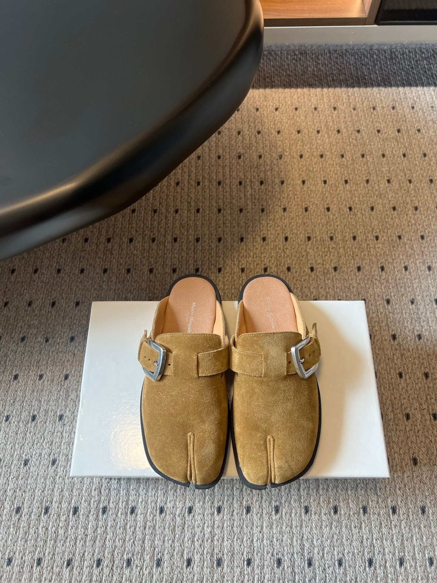 Maison Margiela Tabi Buckle-Fastening Mules Brown Suede 803622