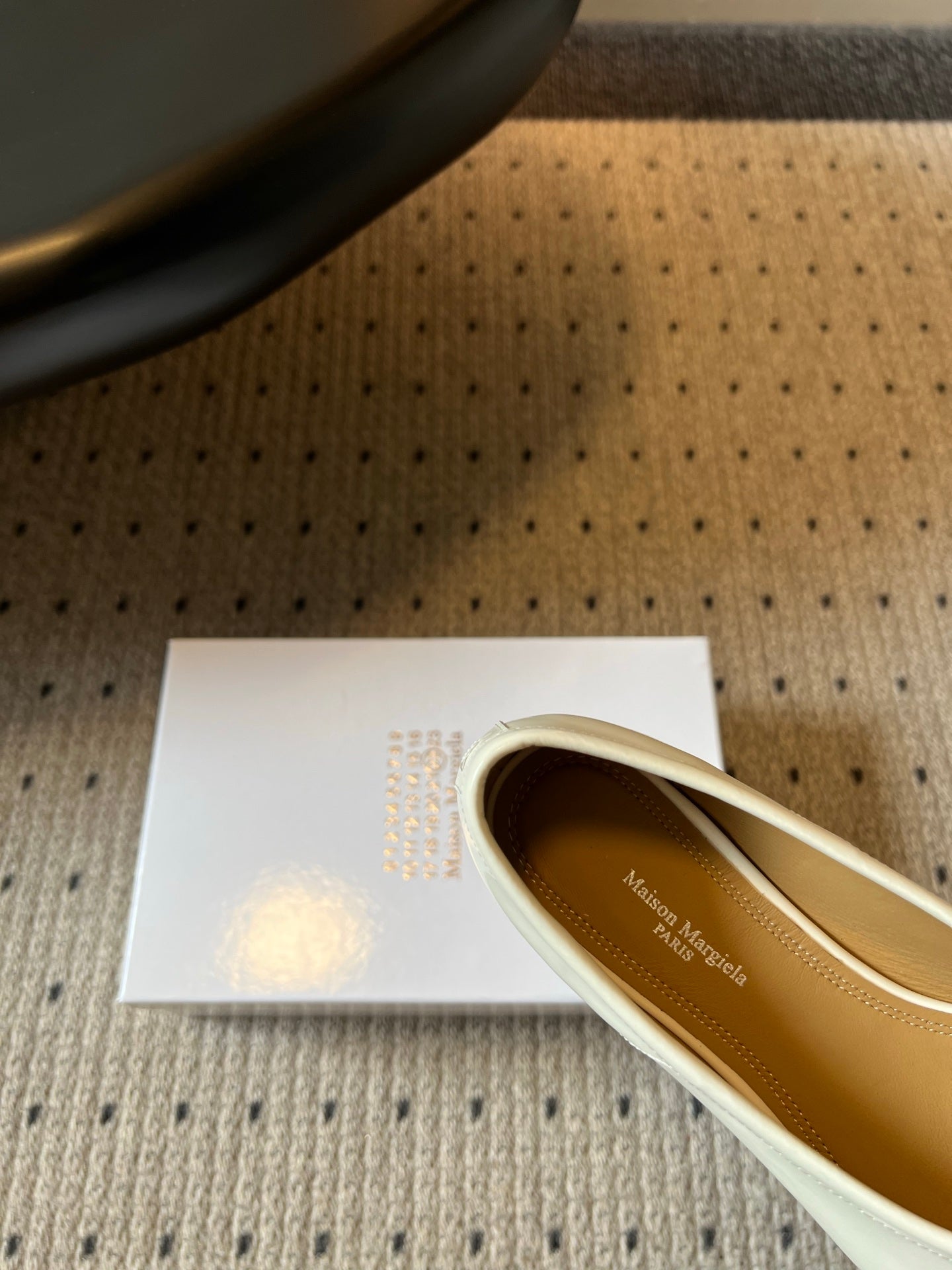 Maison Margiela Tabi Shoes Flat Cream Patent Leather 828084