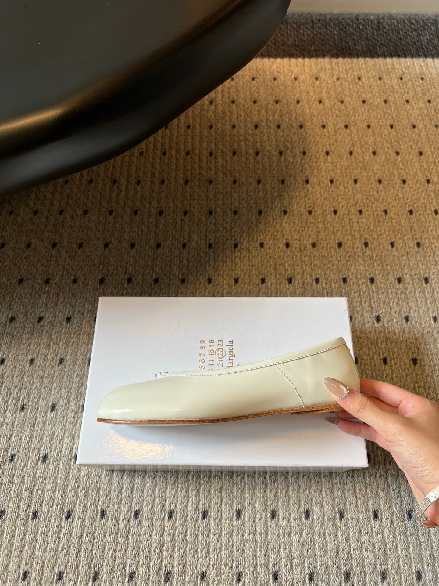 Maison Margiela Tabi Shoes Flat Cream Patent Leather 828084