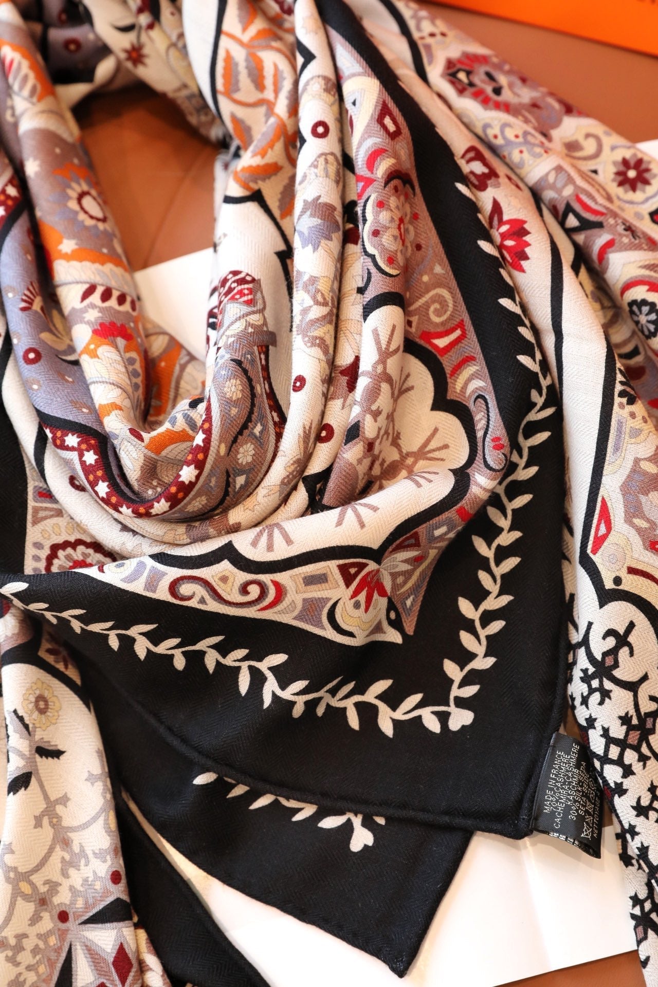 Square Scarf 135 CM Colorful Cashmere And Silk 365932