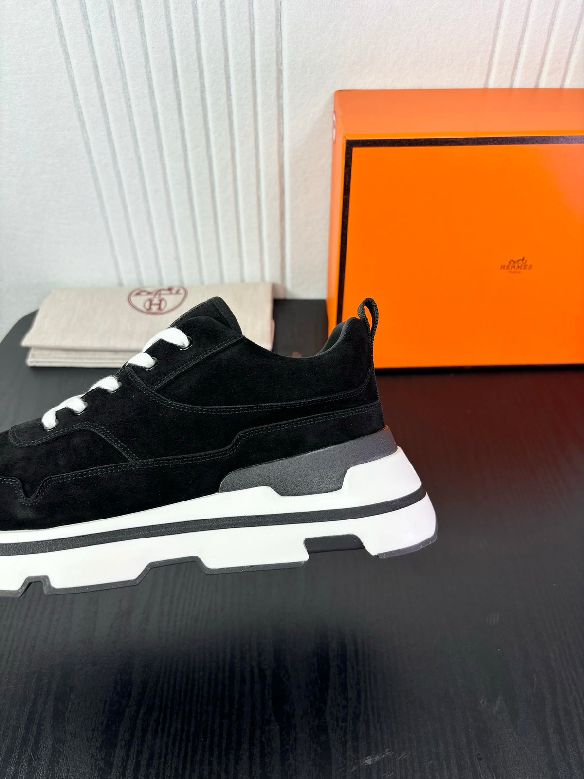 HM 26S Men Sneakers 3cm Black White Suede 239101