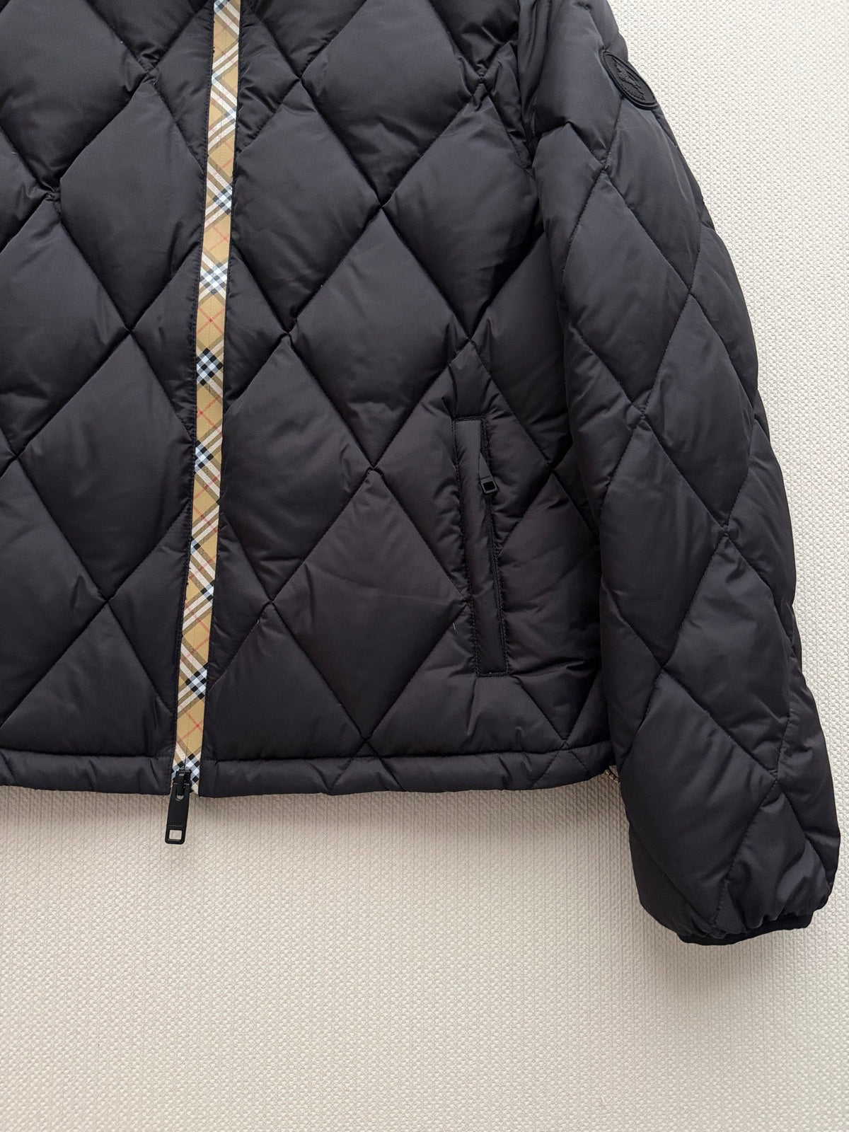 Burberry 26s Jacket Black Down 447295