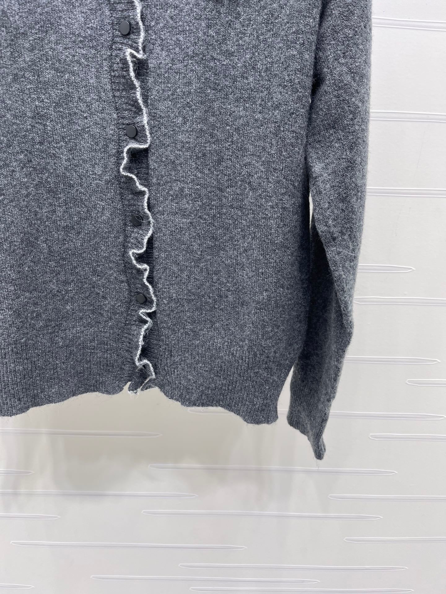 CC 26s Ruffled Round Neck Long-Sleeve Cardigan Grey 406558