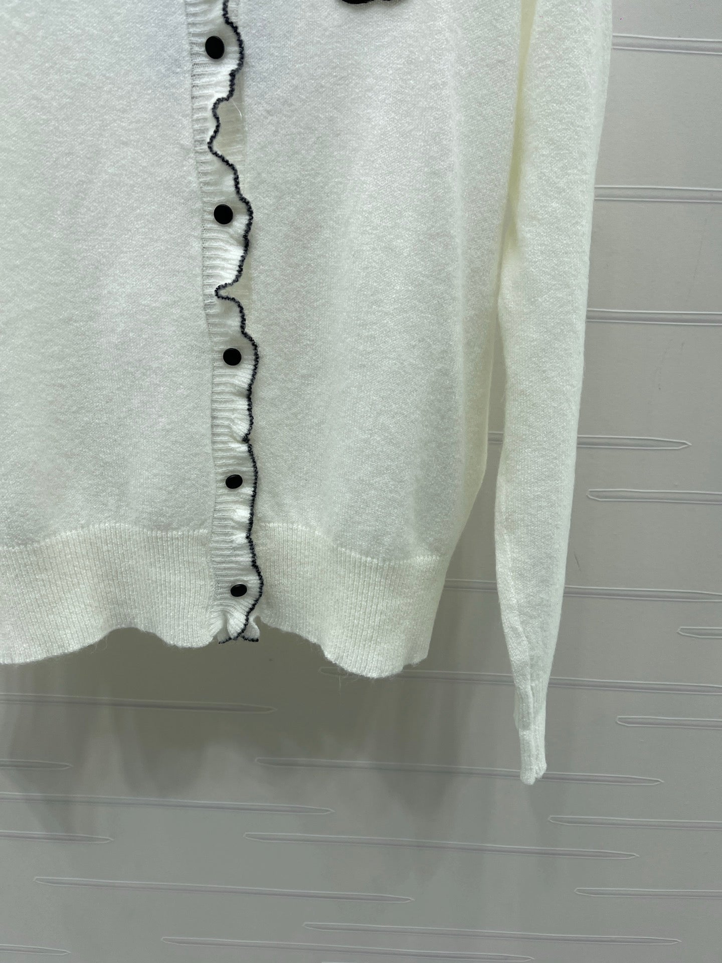 CC 26s Ruffled Round Neck Long-Sleeve Cardigan White 406557