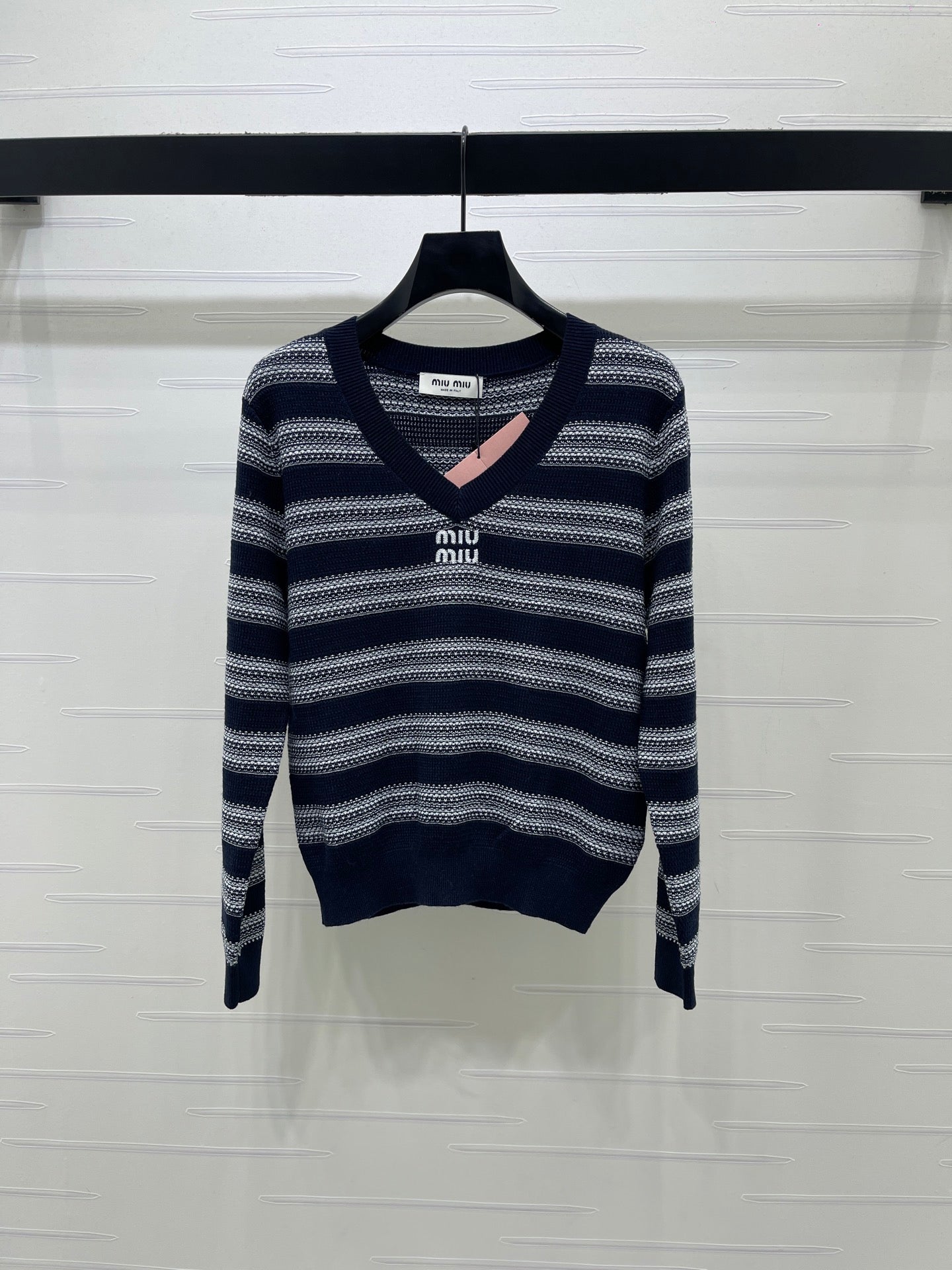 Miu 26s V-Neck Long-Sleeved Sweater 406591
