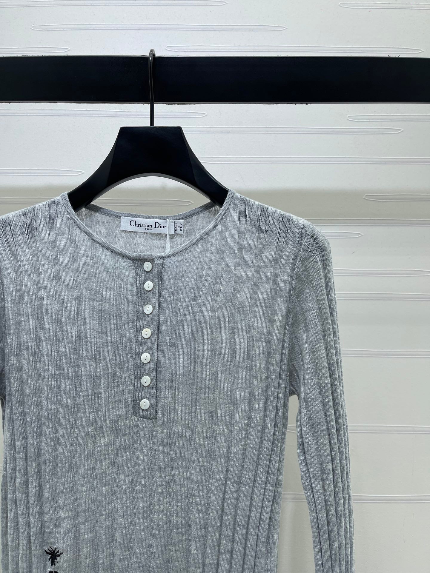 CD 26s Button-Down Knit Long-Sleeved Top 406586