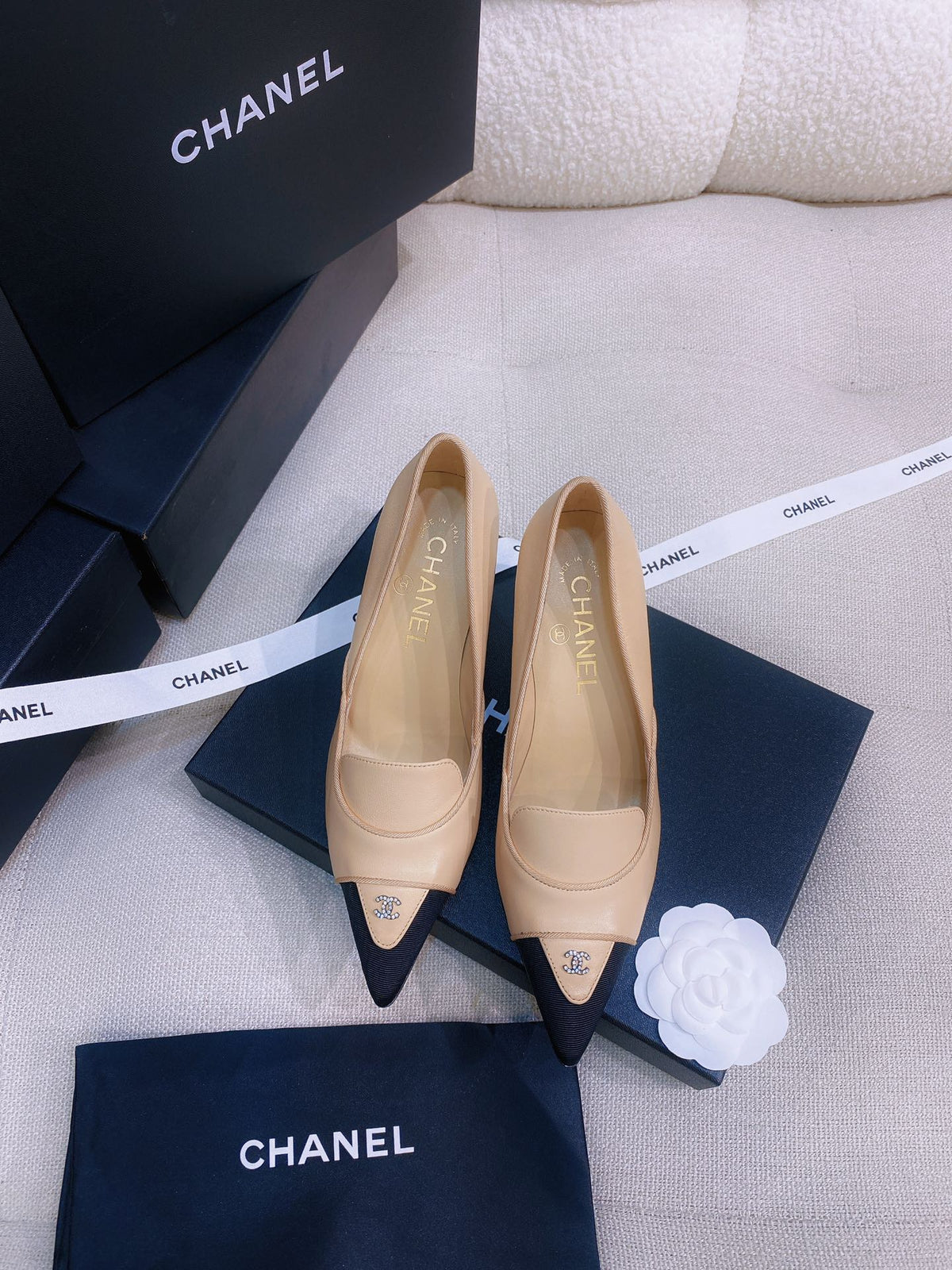 Chanel 26s Pumps Beige Black Grosgrain Leather 156614