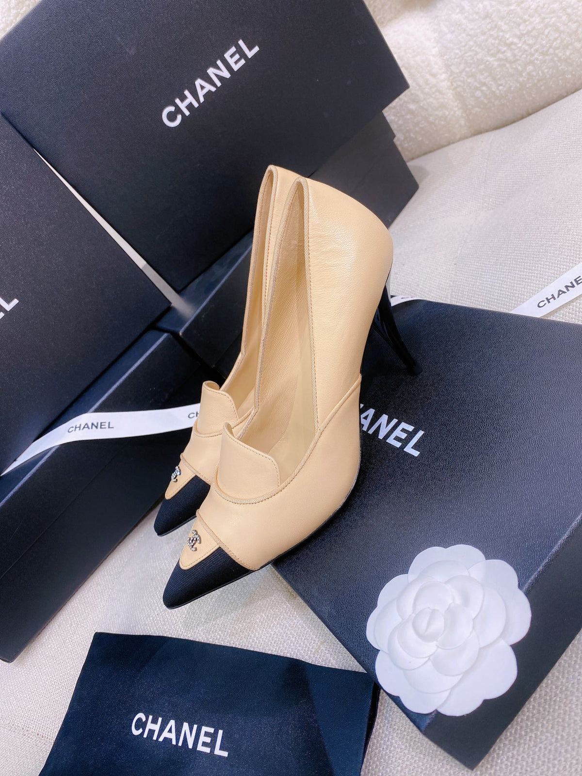 Chanel 26s Pumps Beige Black Grosgrain Leather 156614