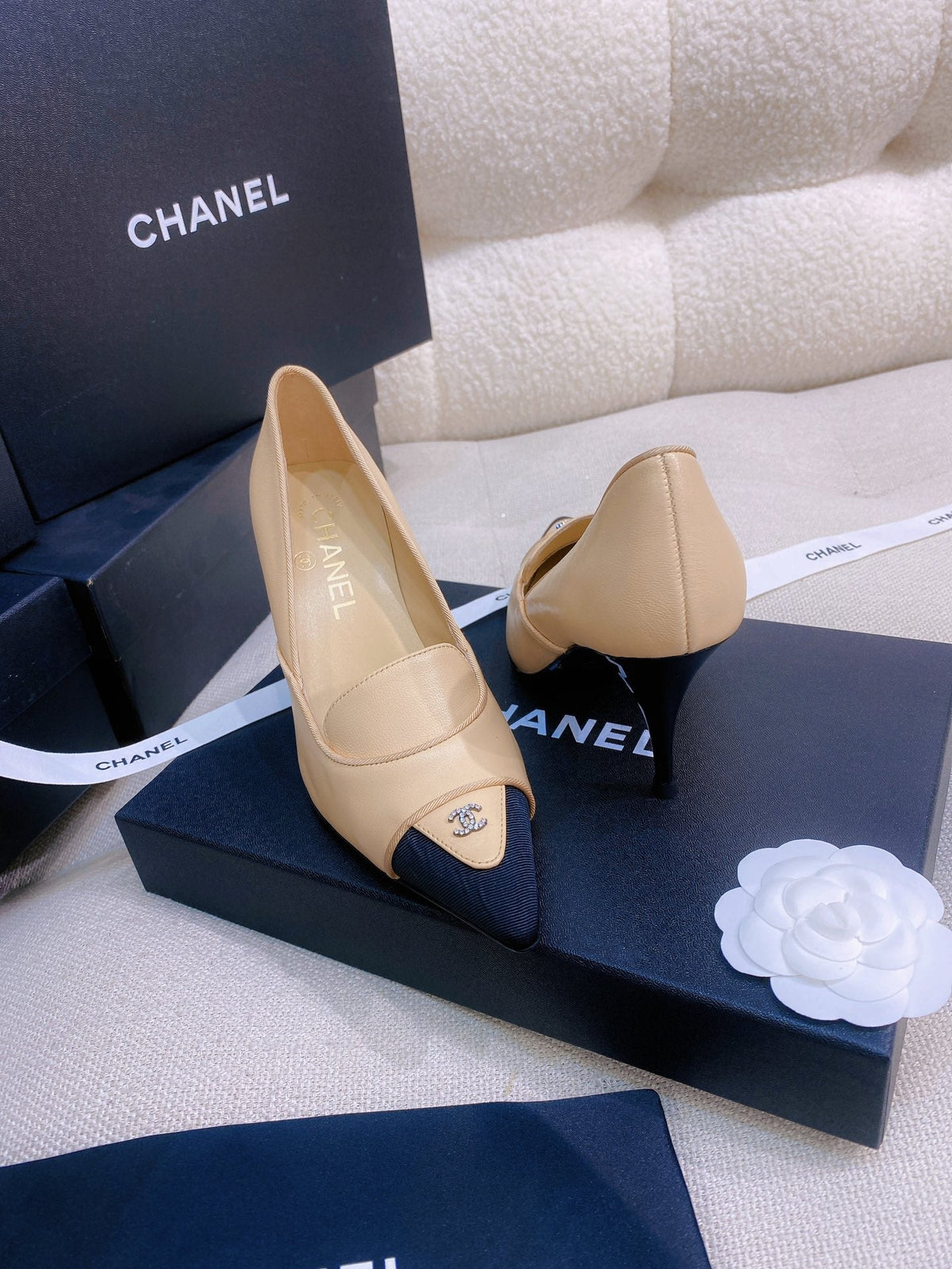 Chanel 26s Pumps Beige Black Grosgrain Leather 156614