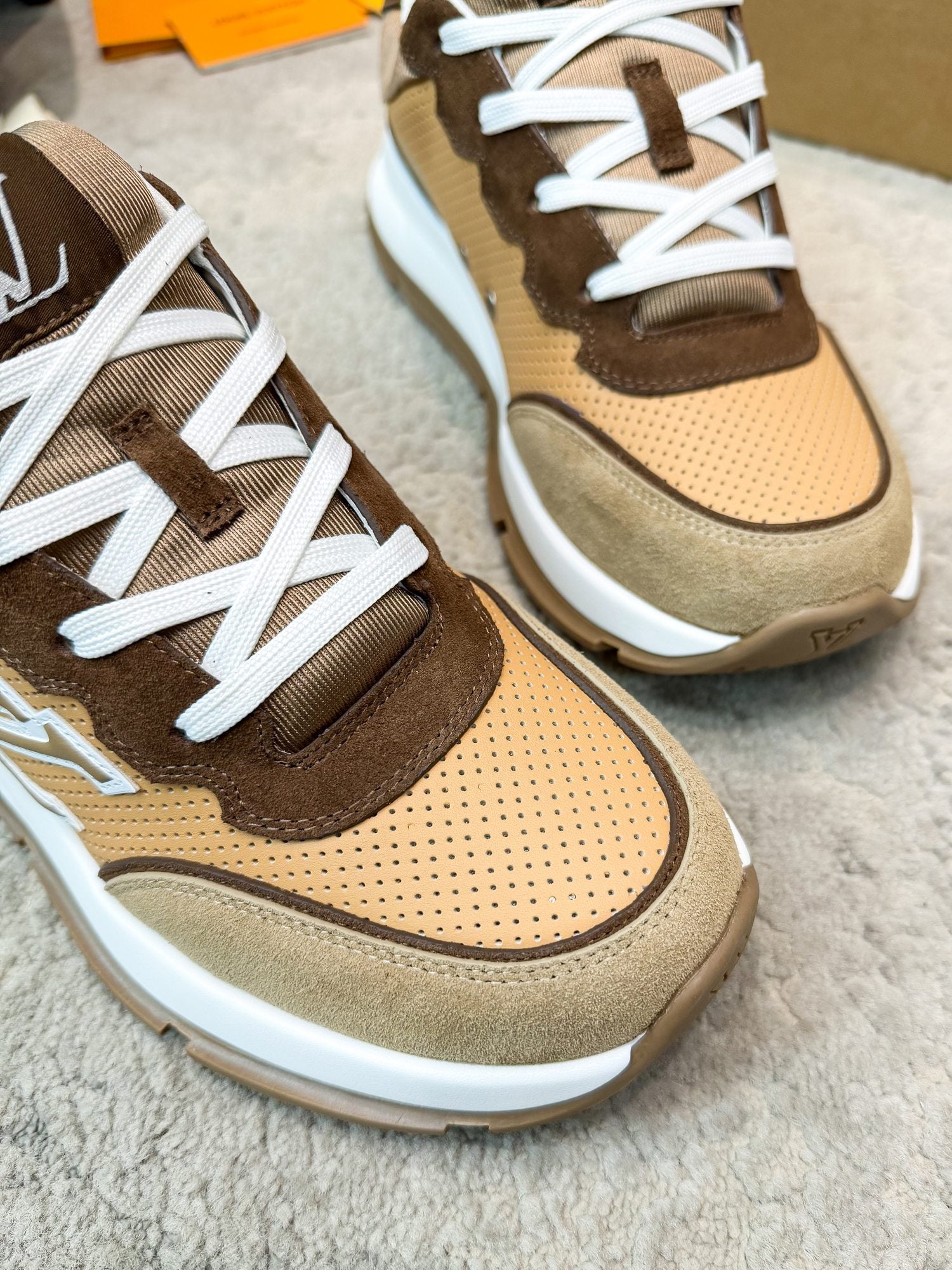 LV Classic Sneaker Beige Light Taupe Suede Mesh 625424