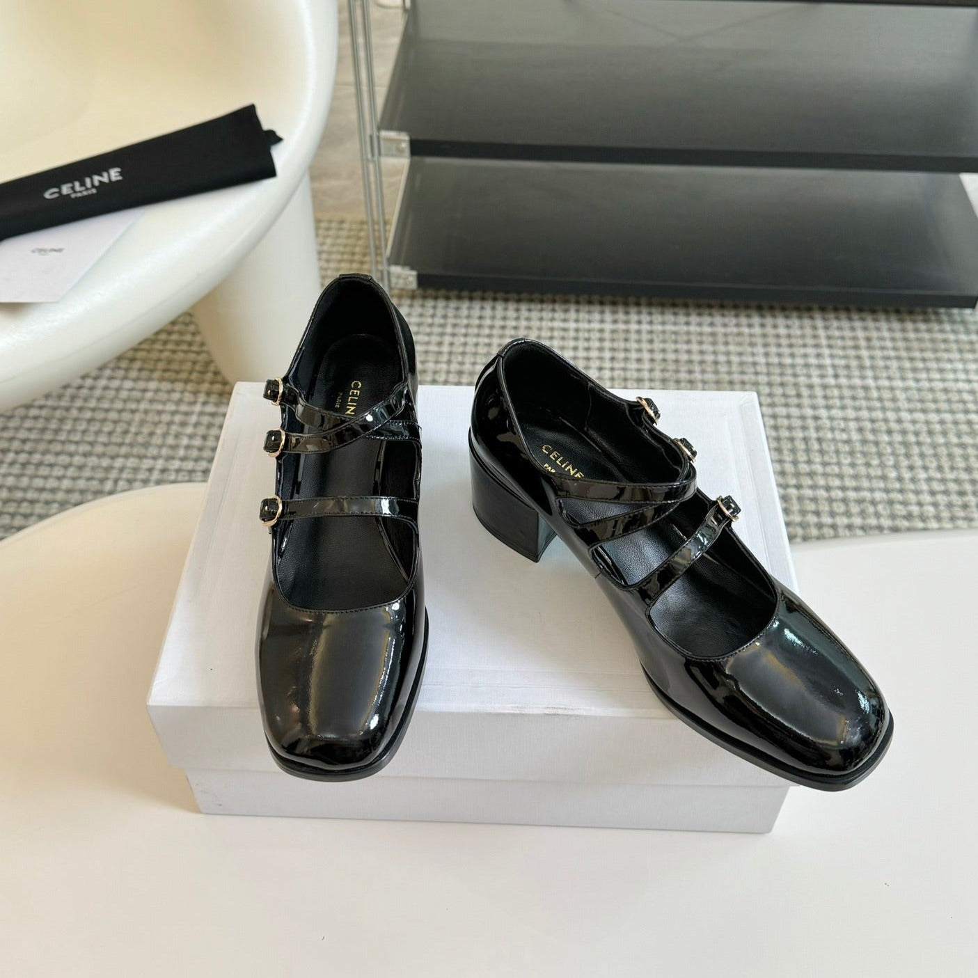 WOMEN'S SANDALS WITH ROUND TOE GLOSSY BLACK SPECIFIC COWHIDE