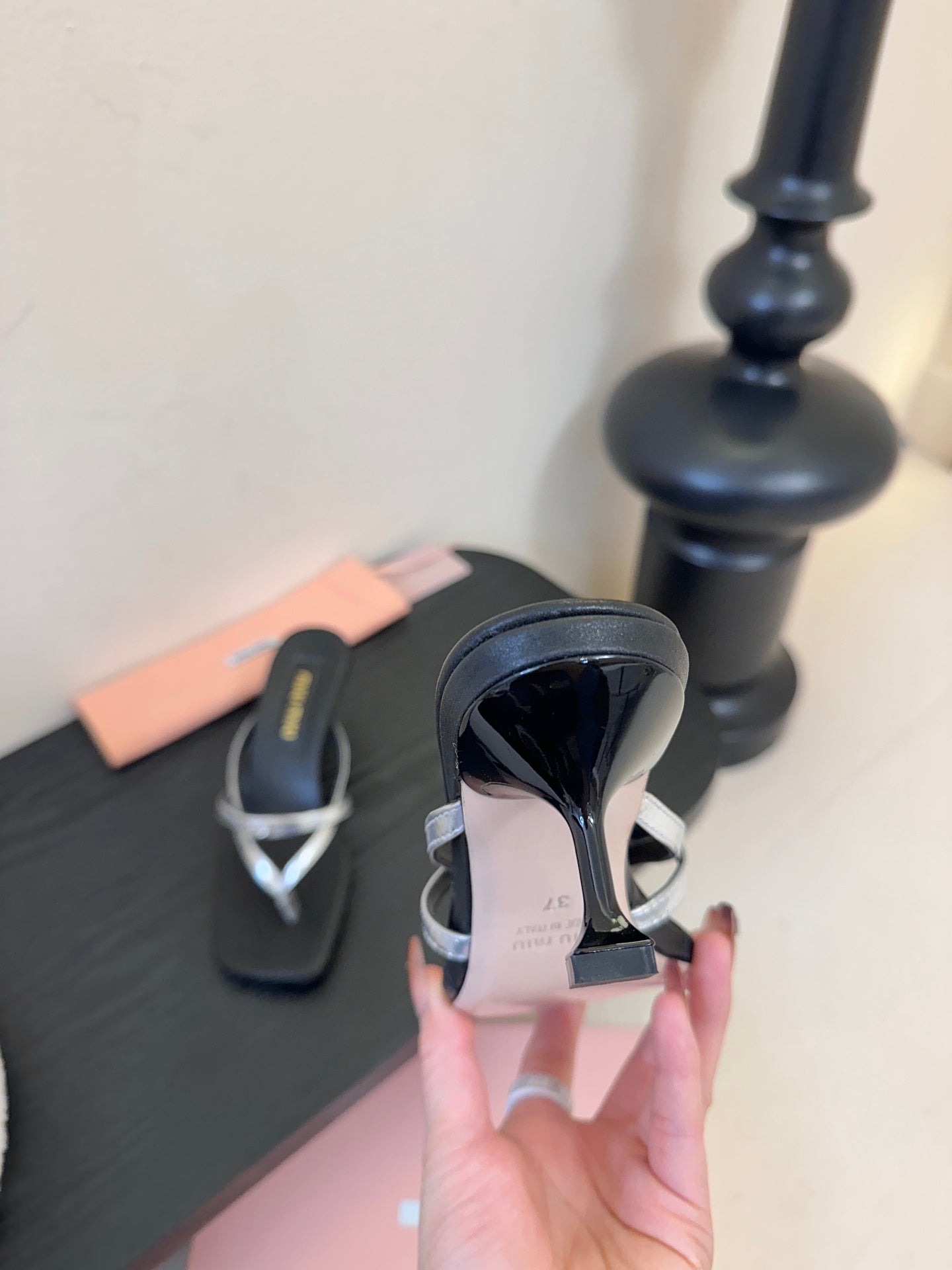 Miumiu 26s Low-Heel Thong Sandals In Black And Silver Calfskin