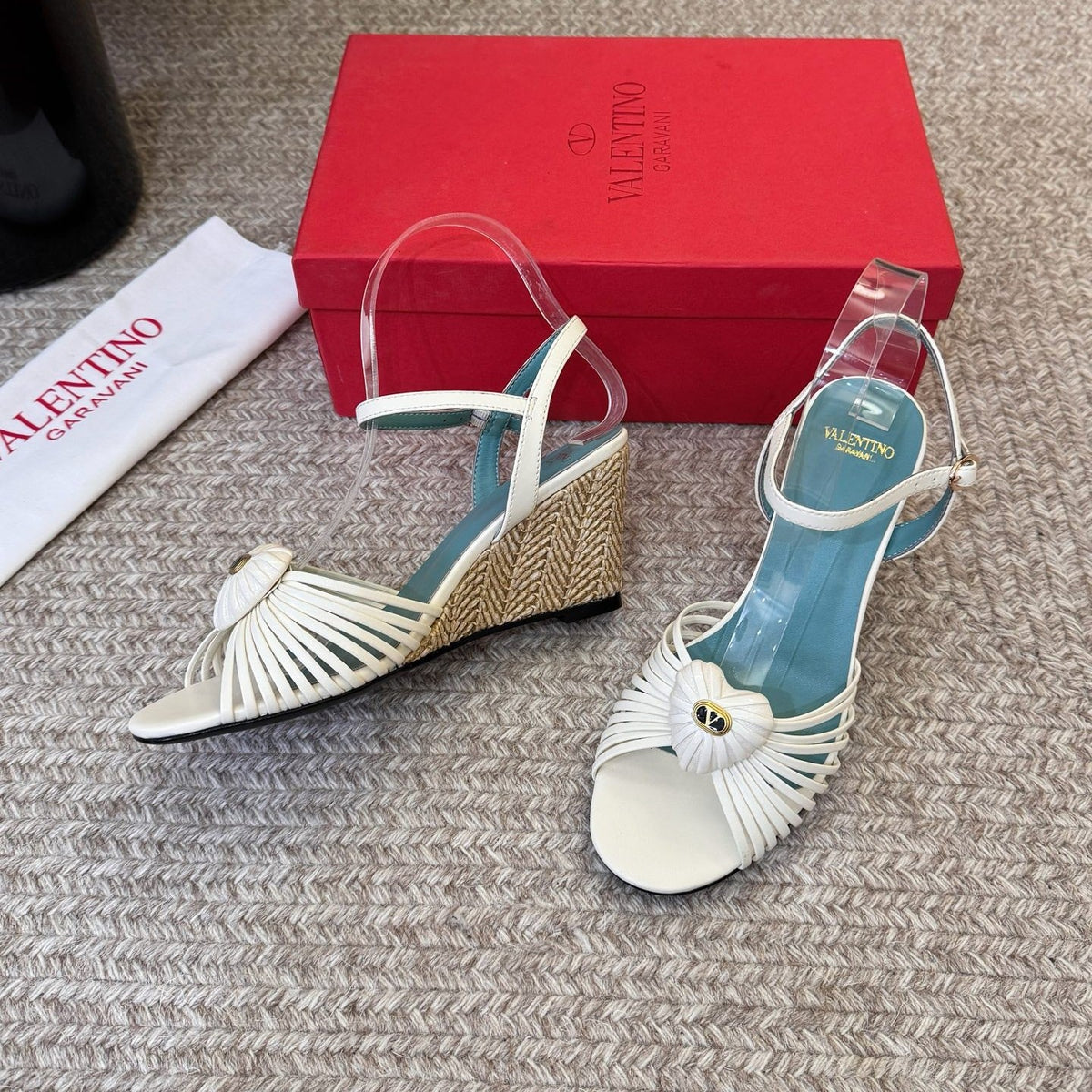 VT 26s Coeur Royal Wedge Sandals 7cm White Sheepskin 104712