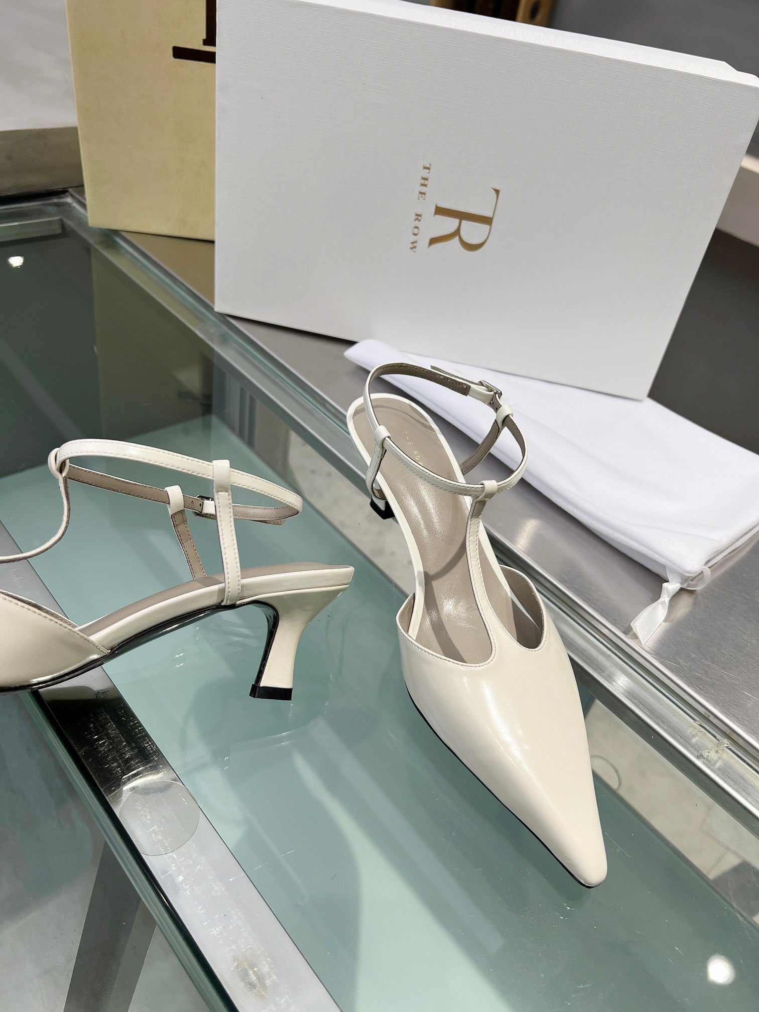 The Row 26s Pointed-Toe Slingbacks White Lambskin 997835