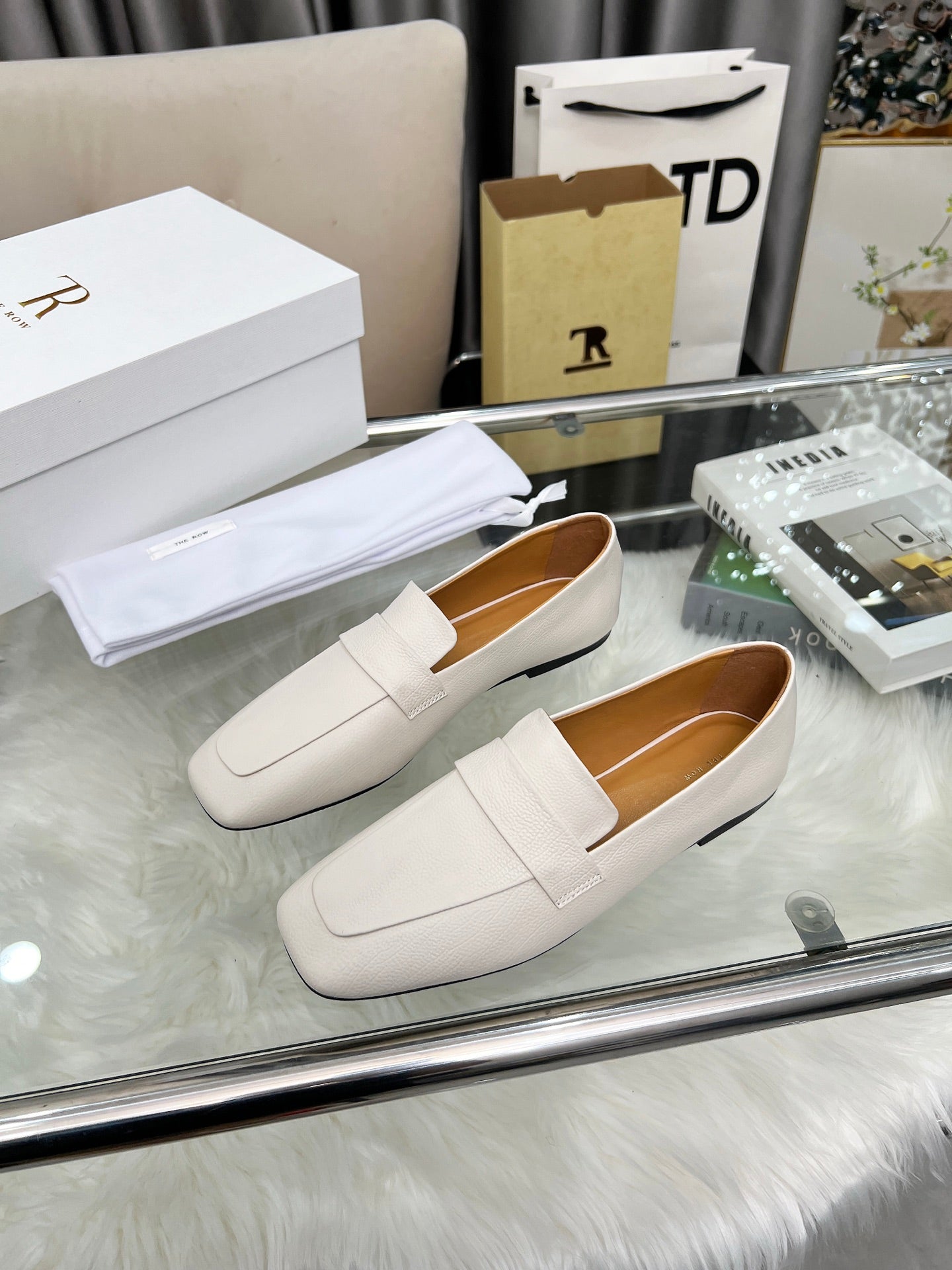 TR Toe Low Mouth Loafer White Calfskin 832650