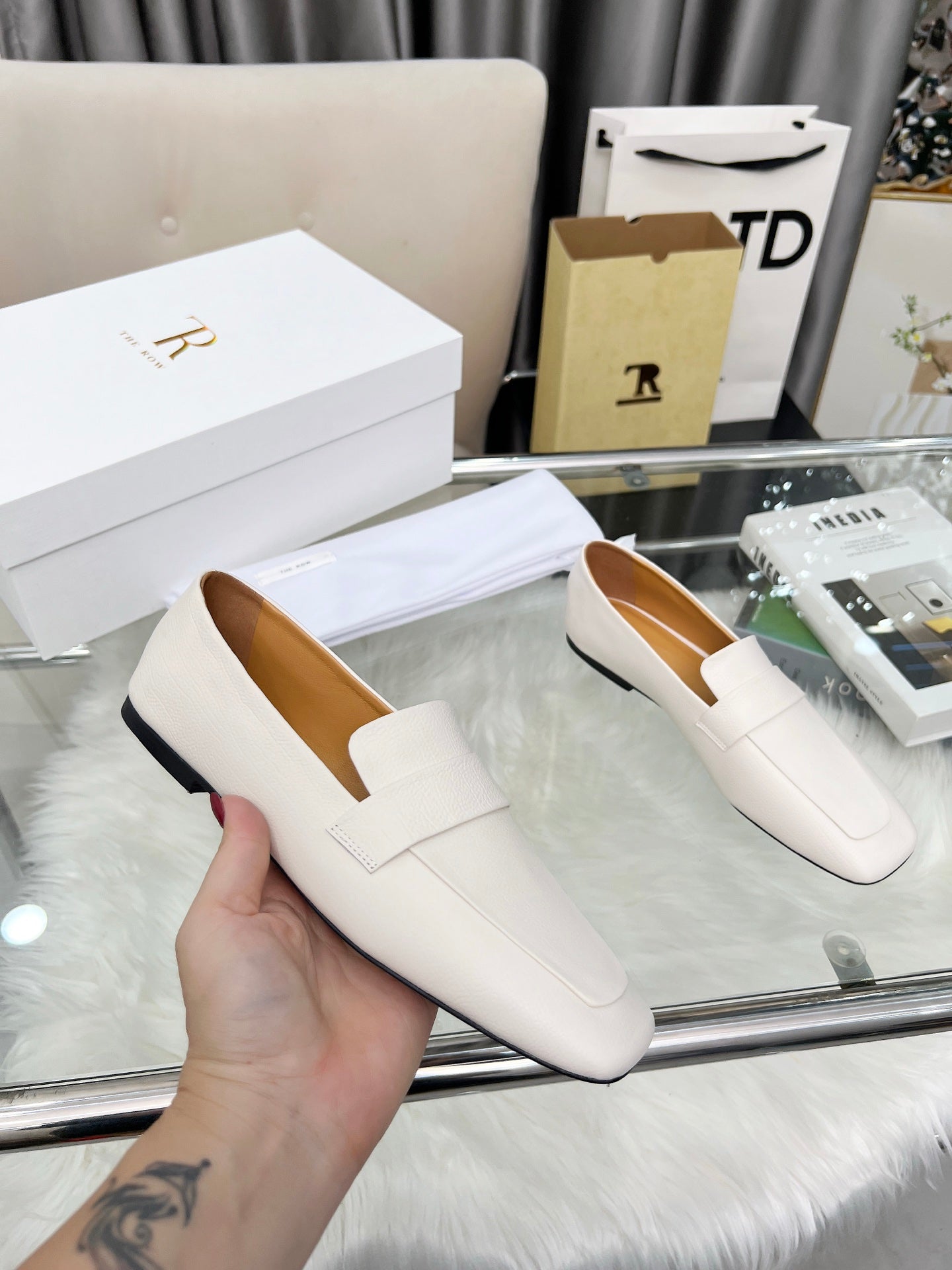 TR Toe Low Mouth Loafer White Calfskin 832650