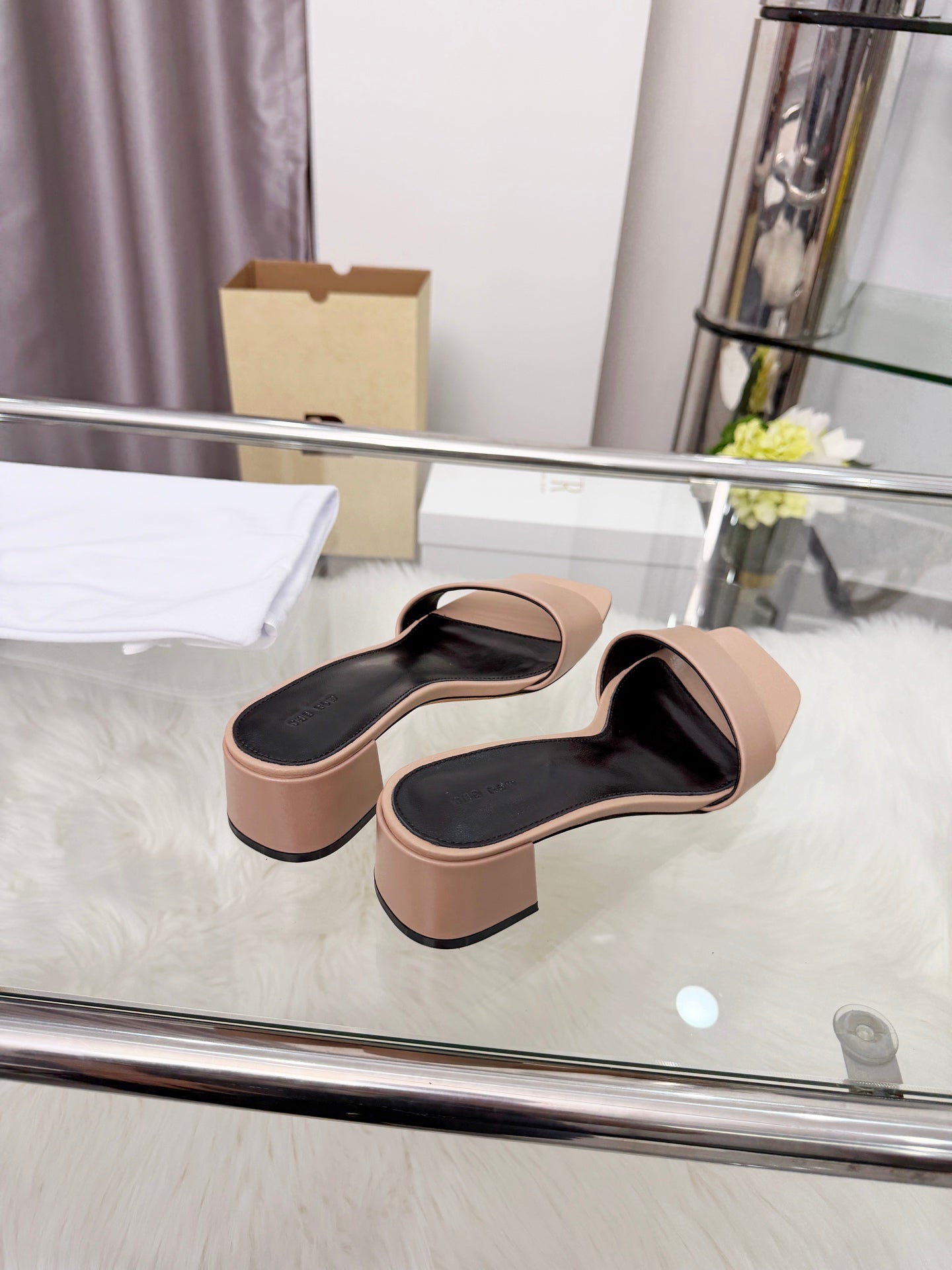 The Row New Chocolate Slide Beige Lambskin 707564