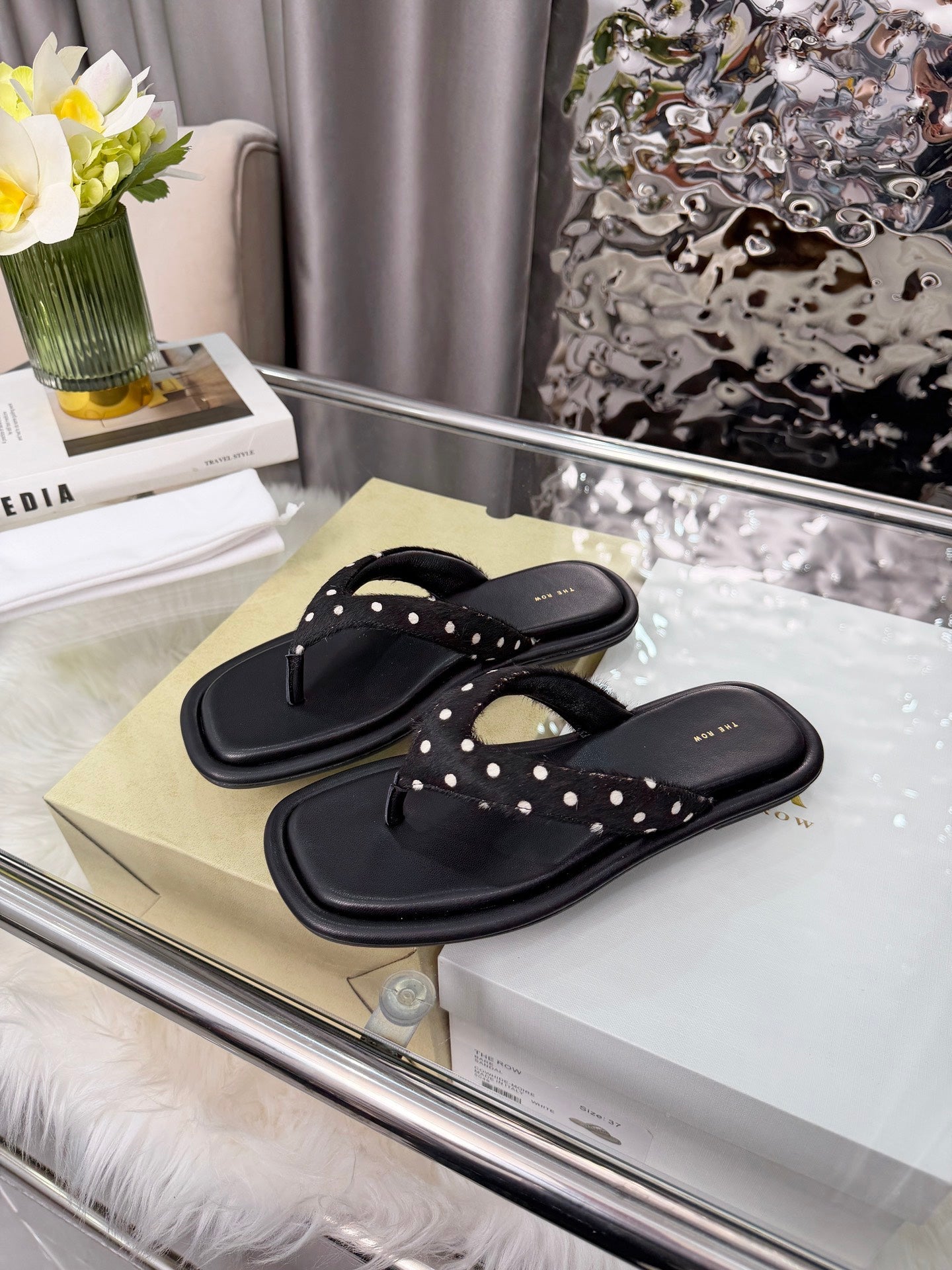 The Row Ginza Thong Sandals Black Sheepskin Horsehair 707573