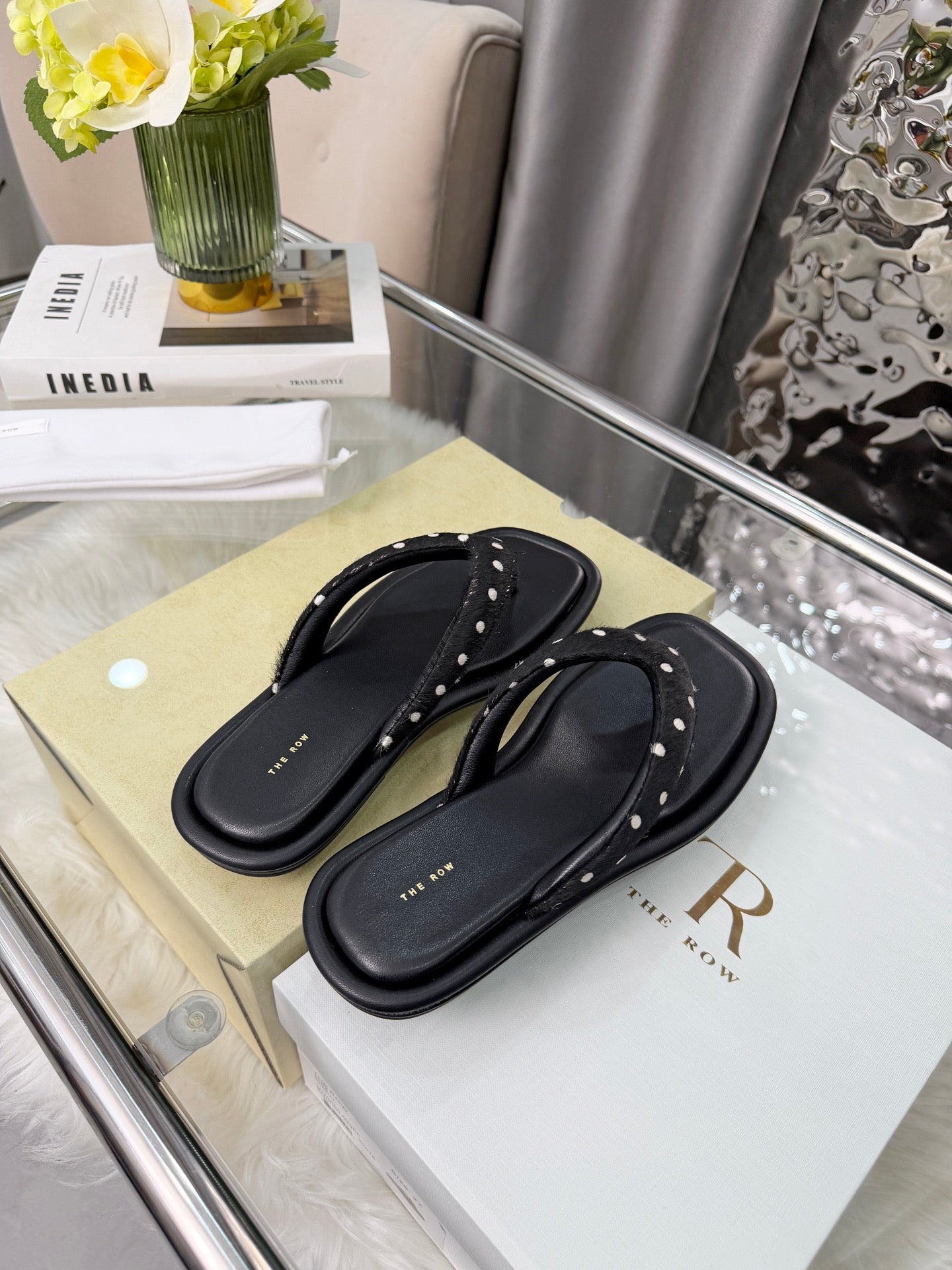 The Row Ginza Thong Sandals Black Sheepskin Horsehair 707573