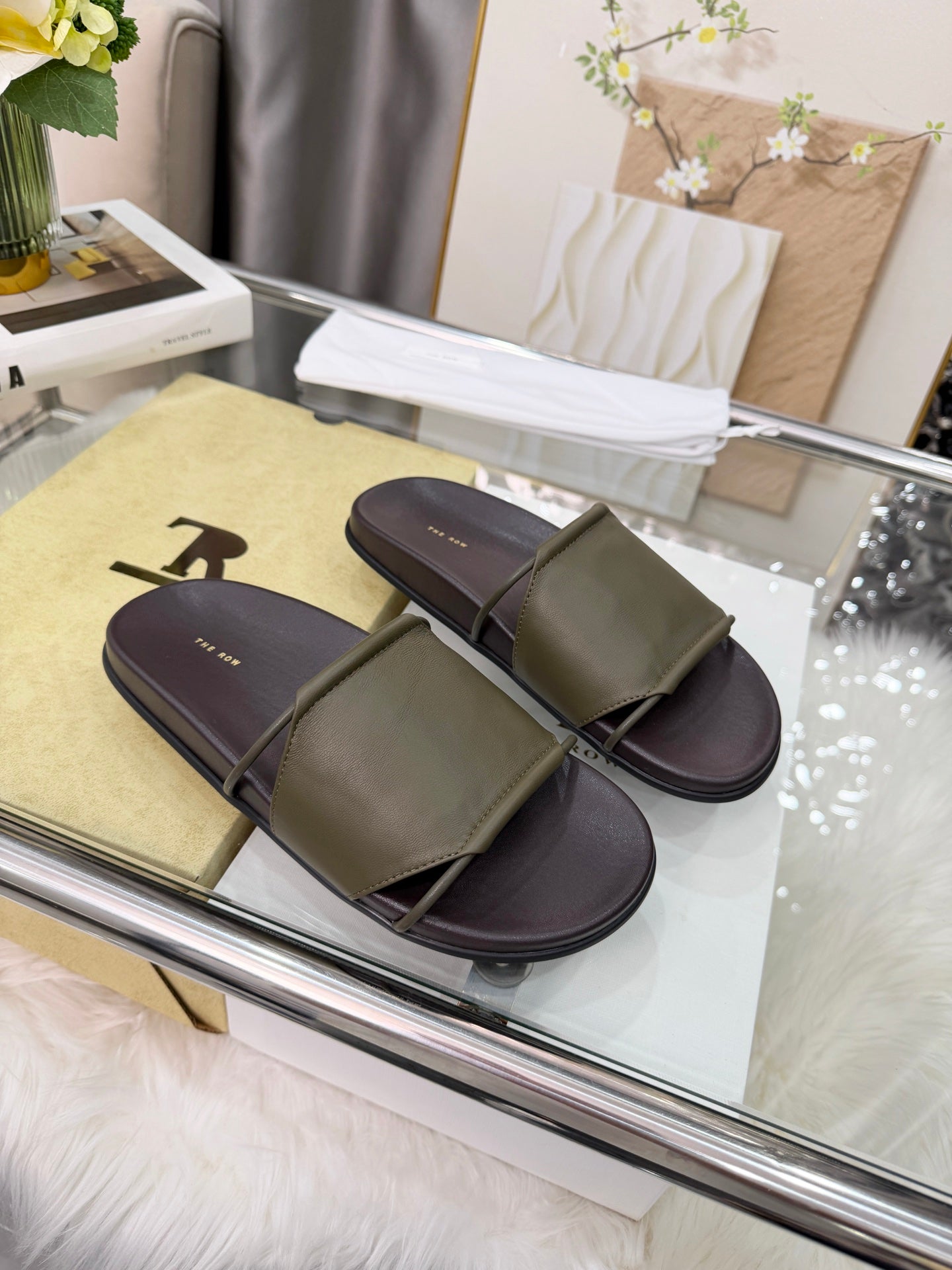 The Row Vivienne Slide Olive Sheepskin 827497