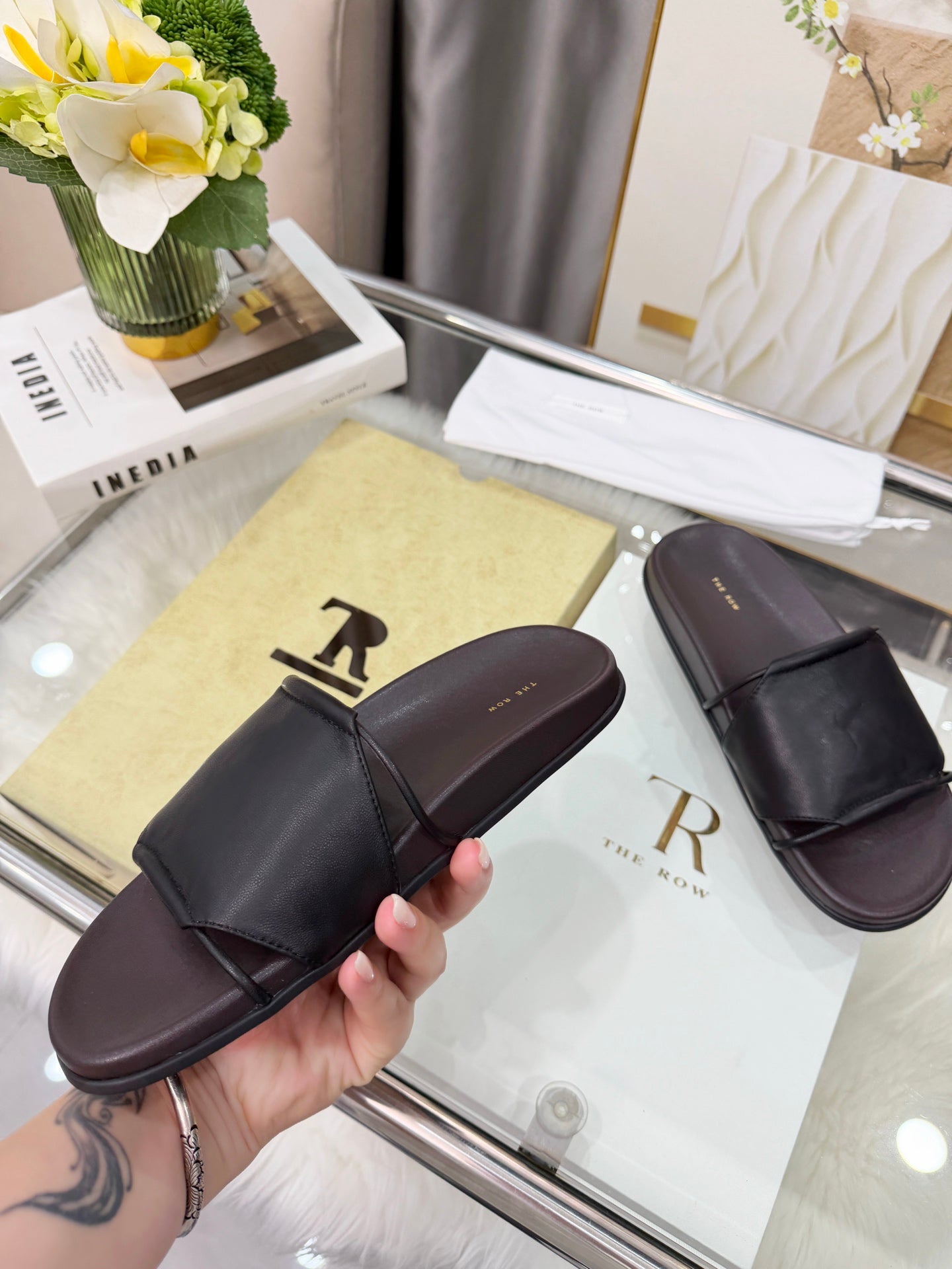 The Row Vivienne Slide Black Sheepskin 827498