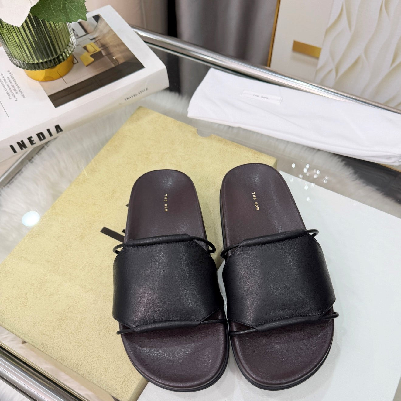 The Row Vivienne Slide Black Sheepskin 827498