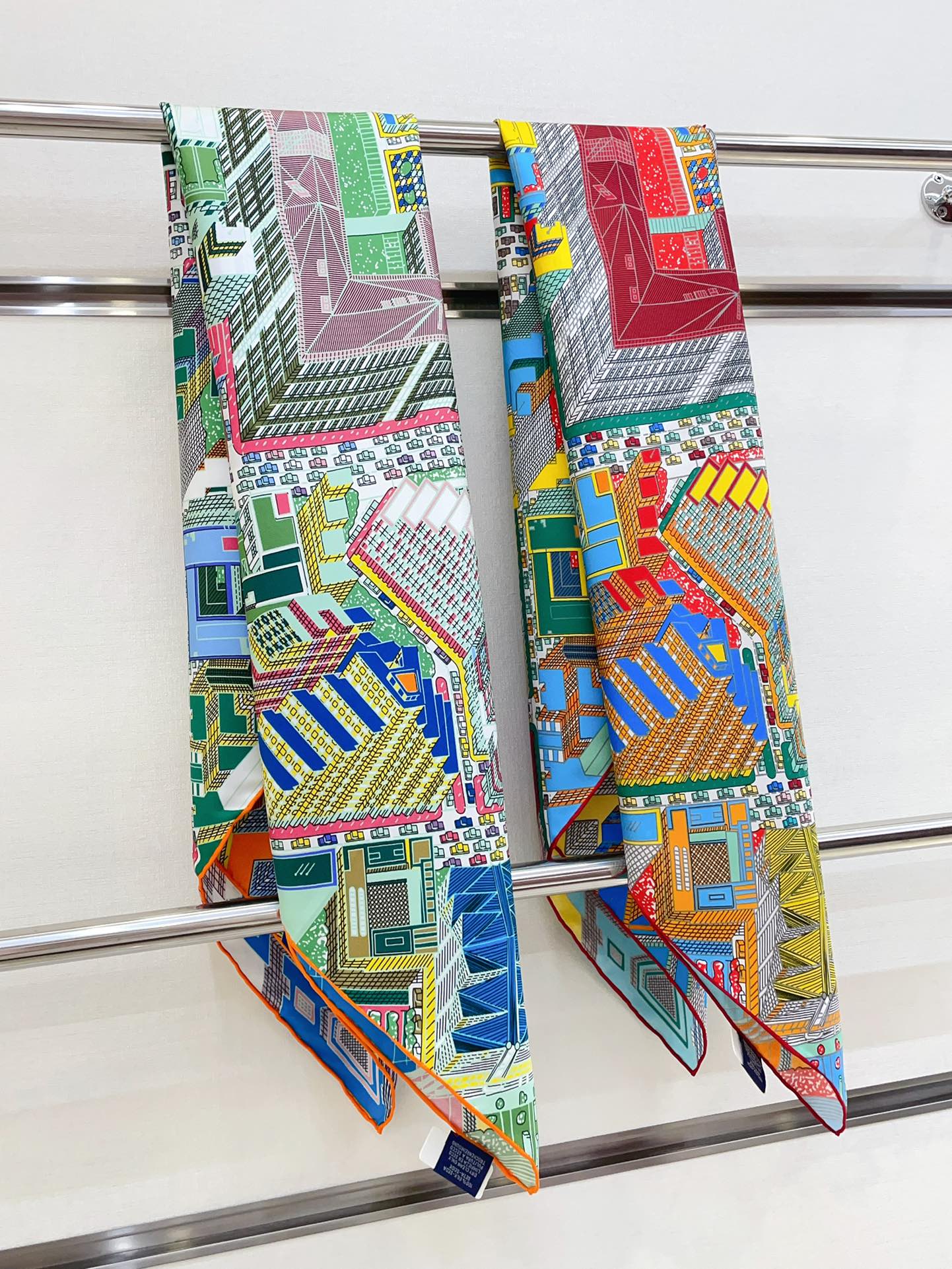 Pantin City scarf 90 CM In Colorful Silk Twill 211113