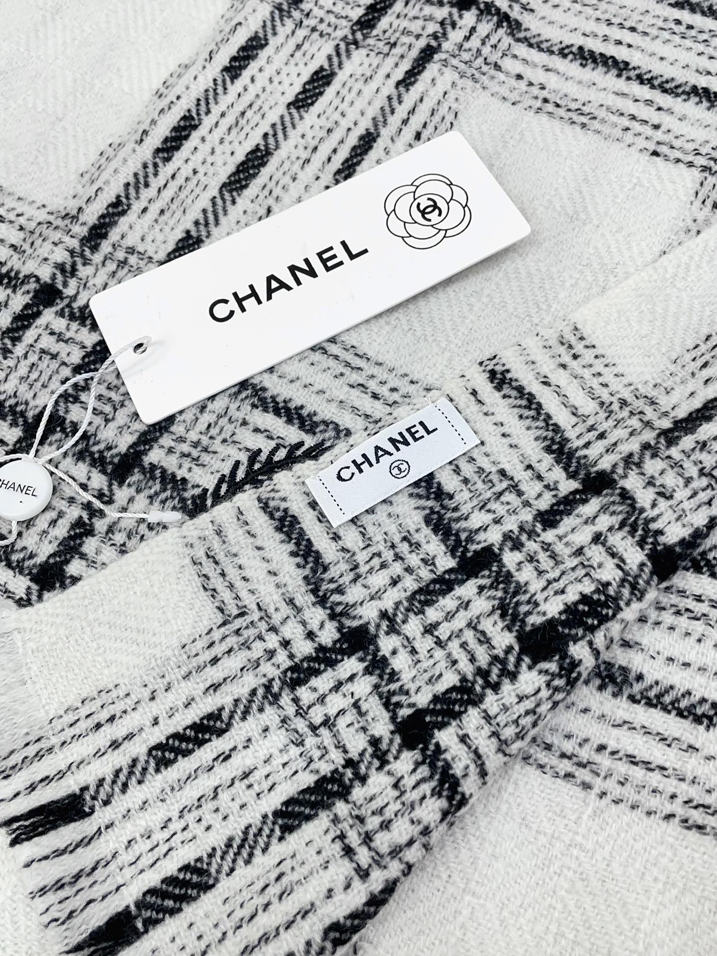 CC Scarf 190 CM In White With Black Stripes Fleece Wool 416907