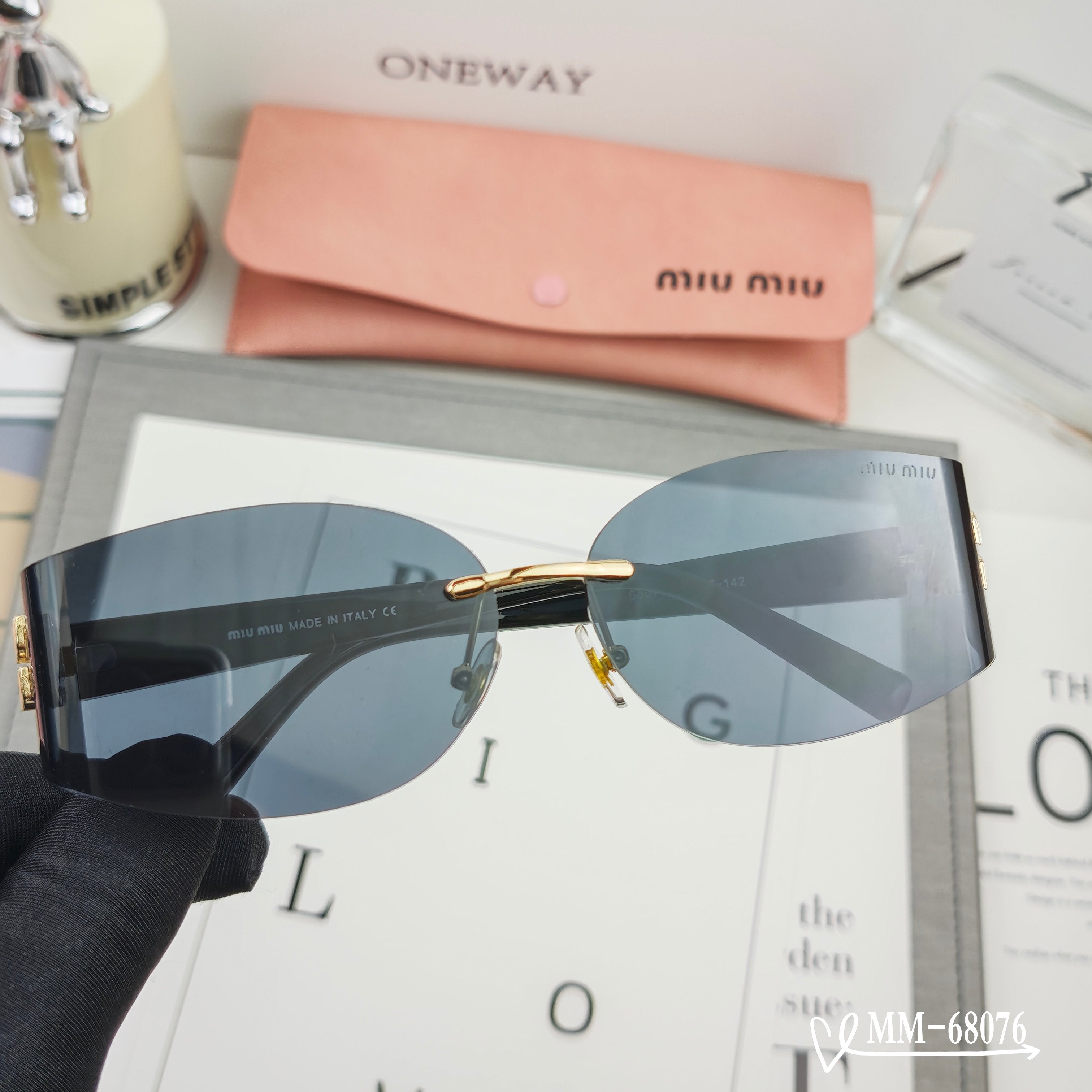 LOGO SUNGLASSES 68076 IN BLACK ACETATE
