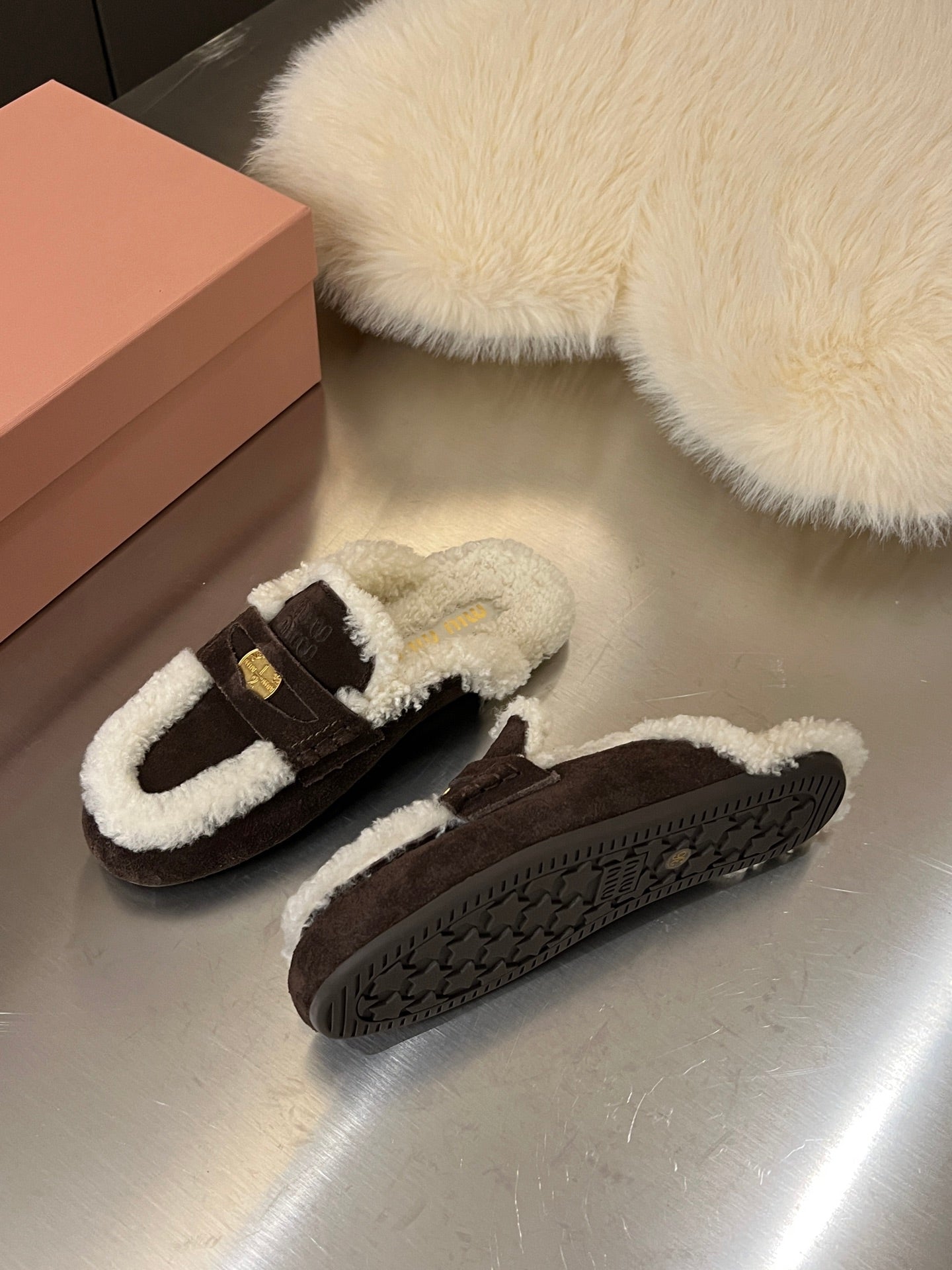 Miu Logo-Embossed Slippers Deep Neutral Suede Shearling 455920