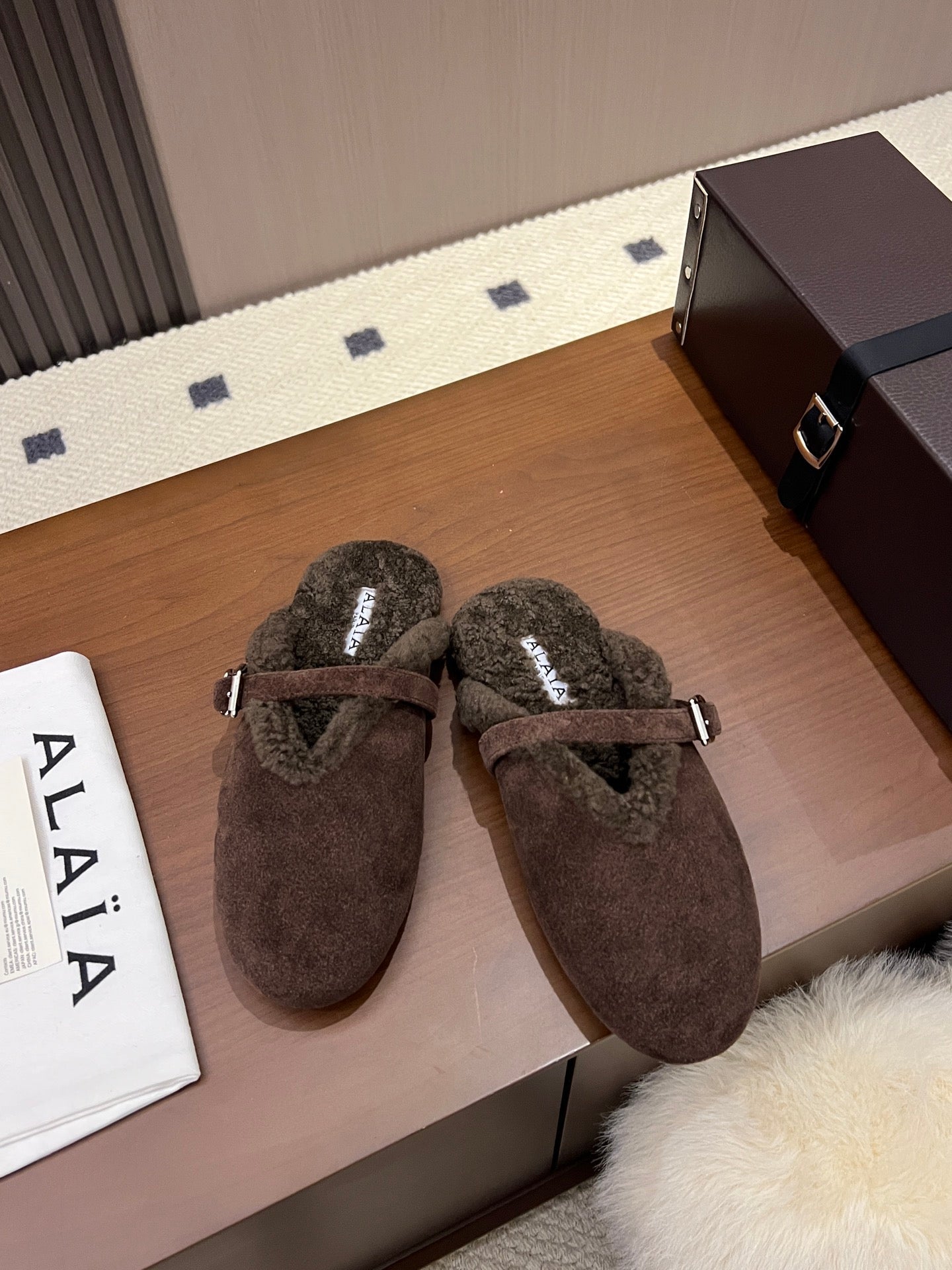 Alaia Ballet Flats Dark Brown Merino Shearling 986457