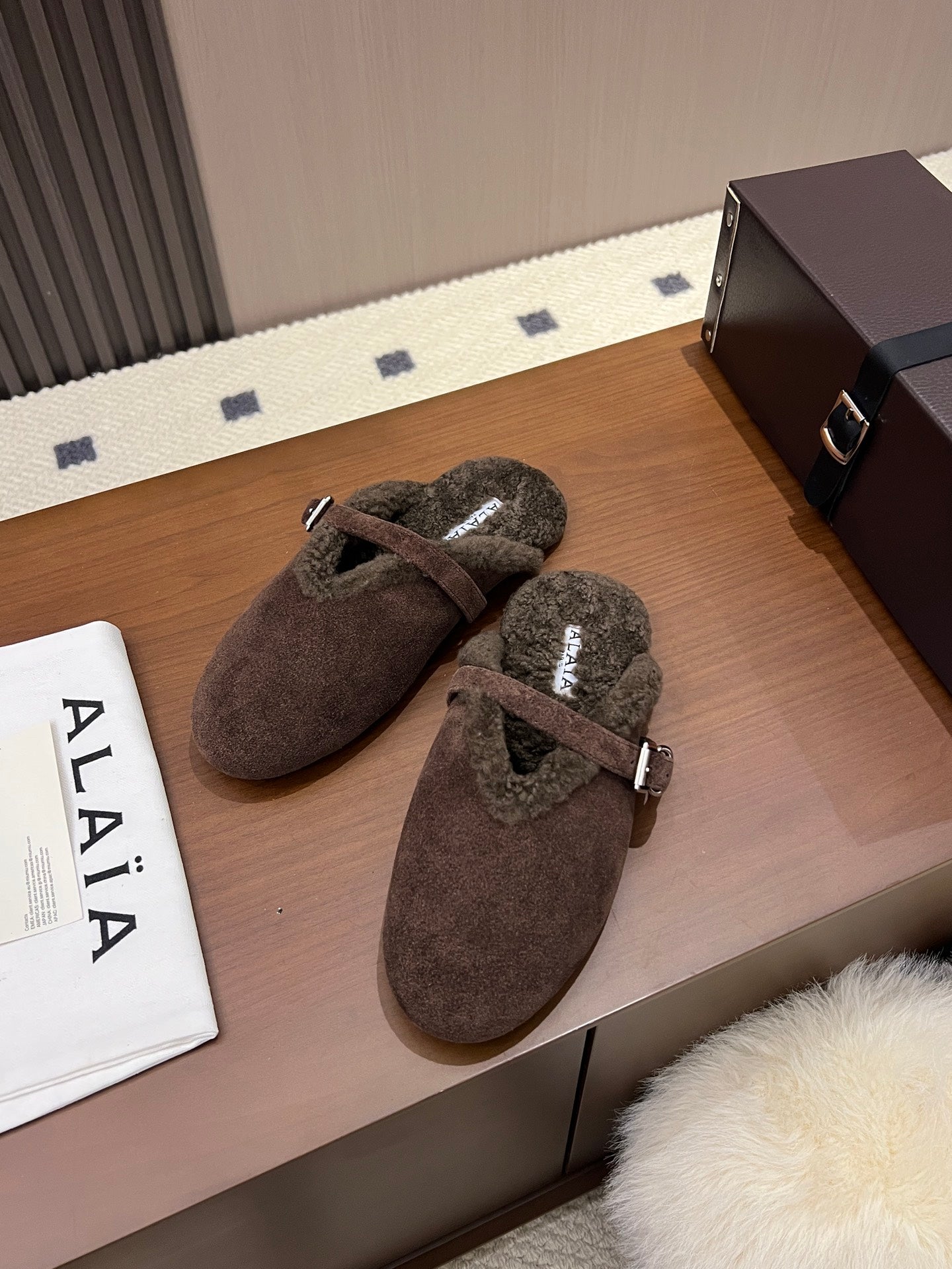 Alaia Ballet Flats Dark Brown Merino Shearling 986457