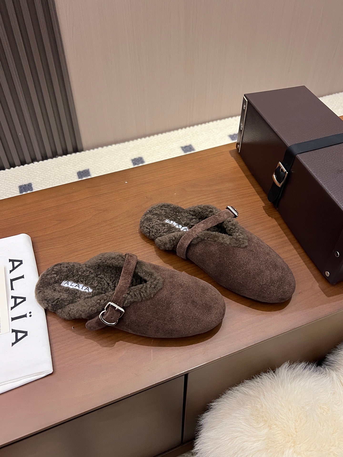 Alaia Ballet Flats Dark Brown Merino Shearling 986457