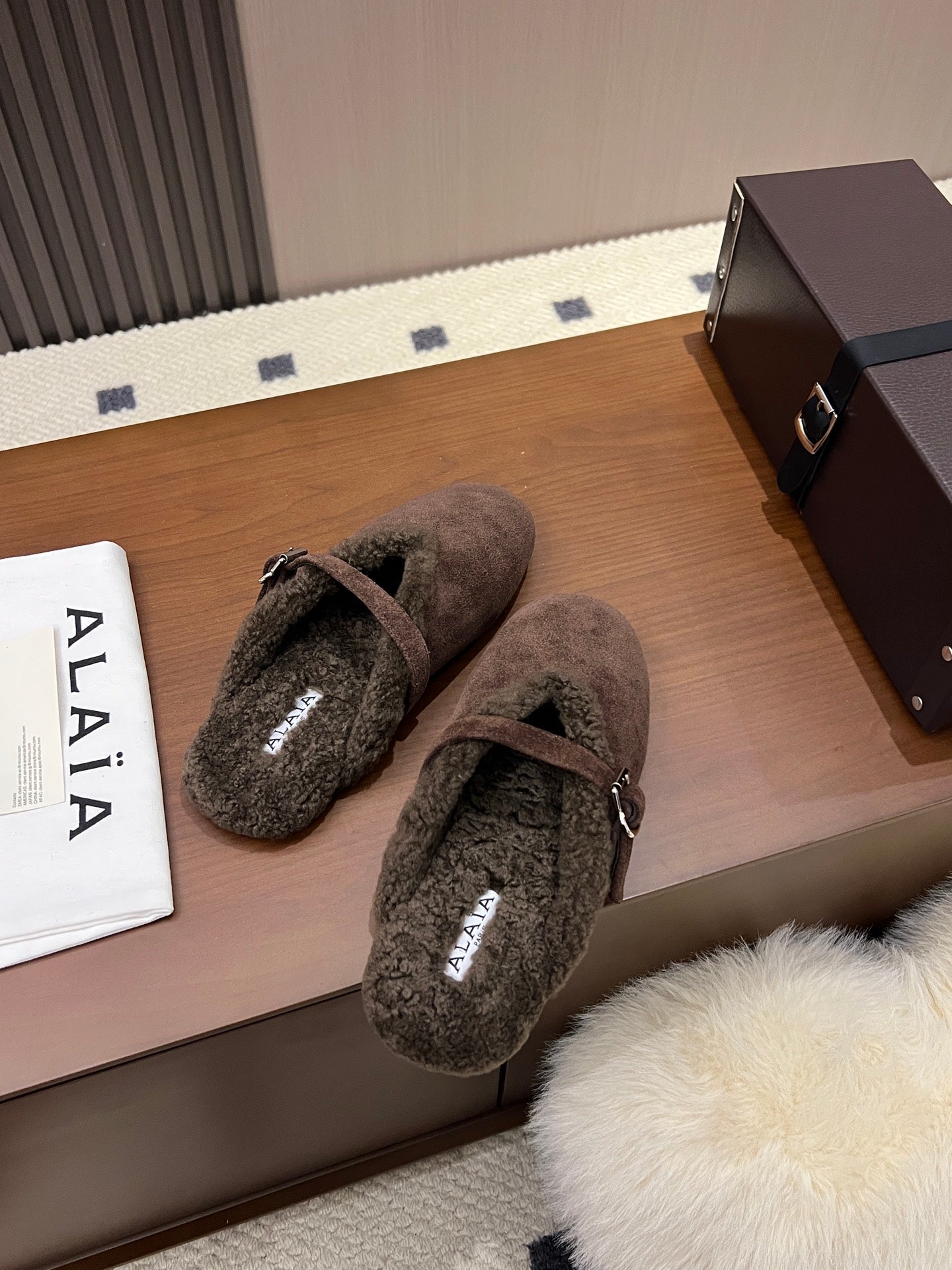 Alaia Ballet Flats Dark Brown Merino Shearling 986457