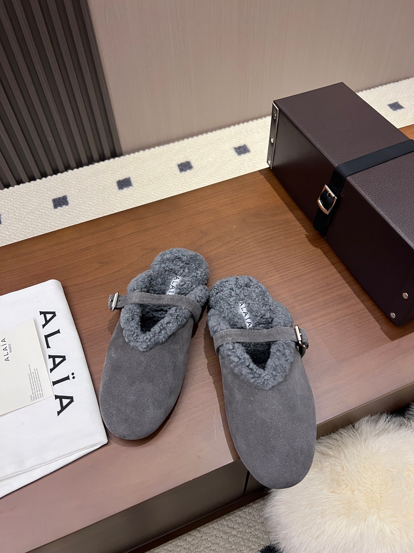 Alaia Ballet Flats Grey Merino Shearling 986454