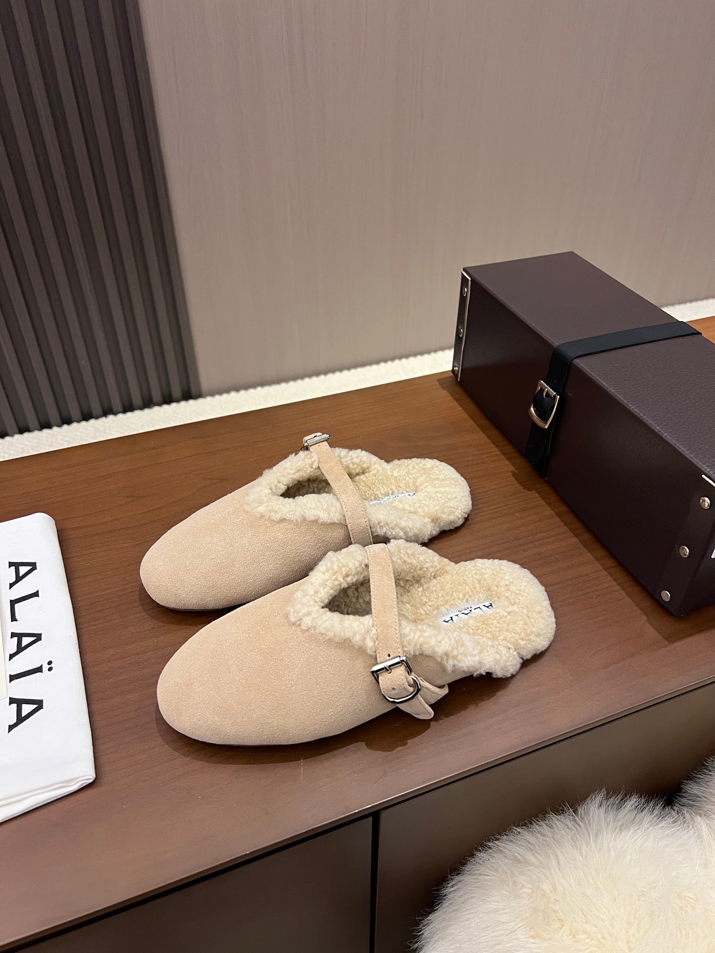 Alaia Ballet Flats Ivory Merino Shearling 986453
