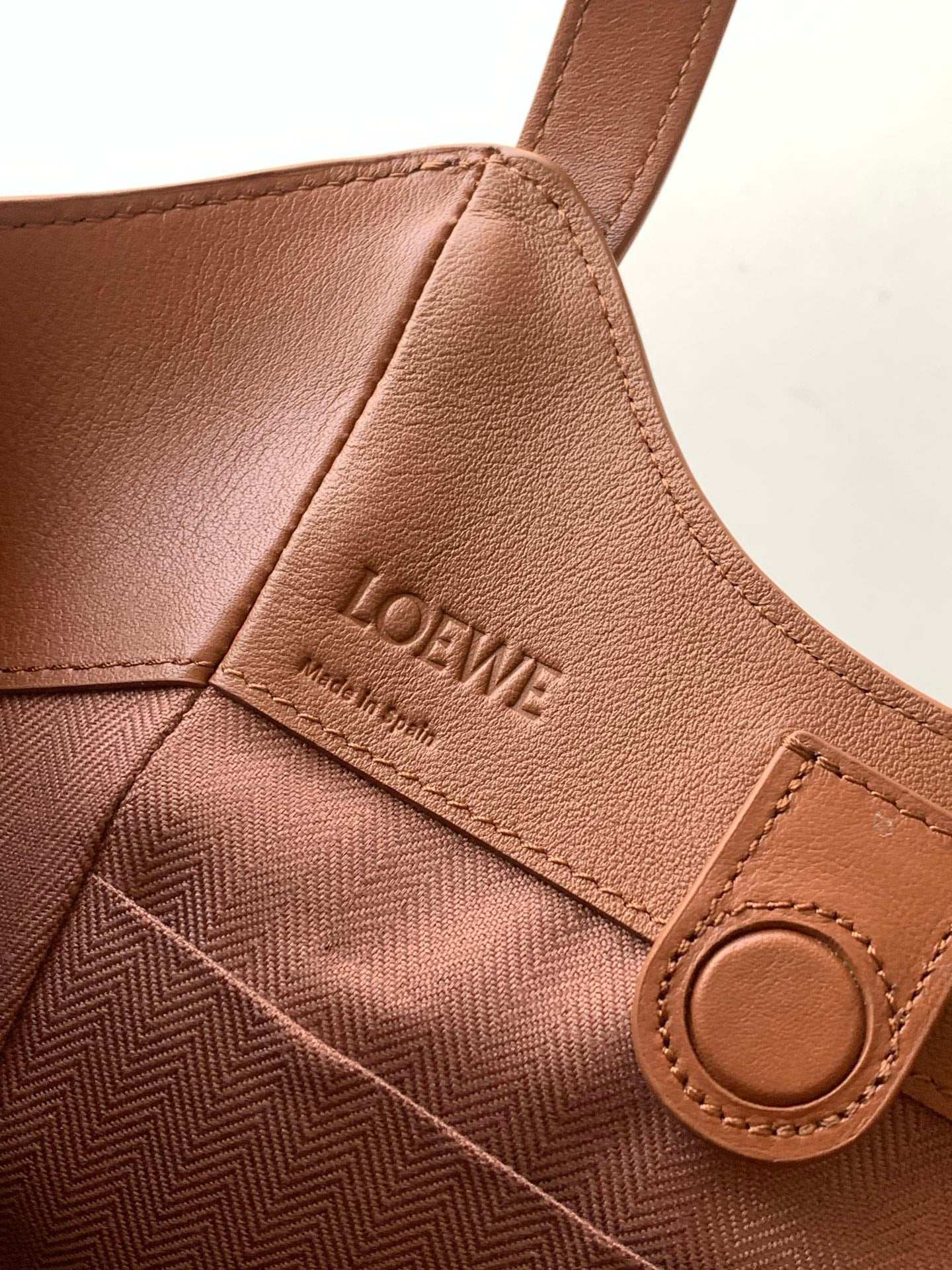 Loewe Hammock Bag 15 cm Camel Calfskin