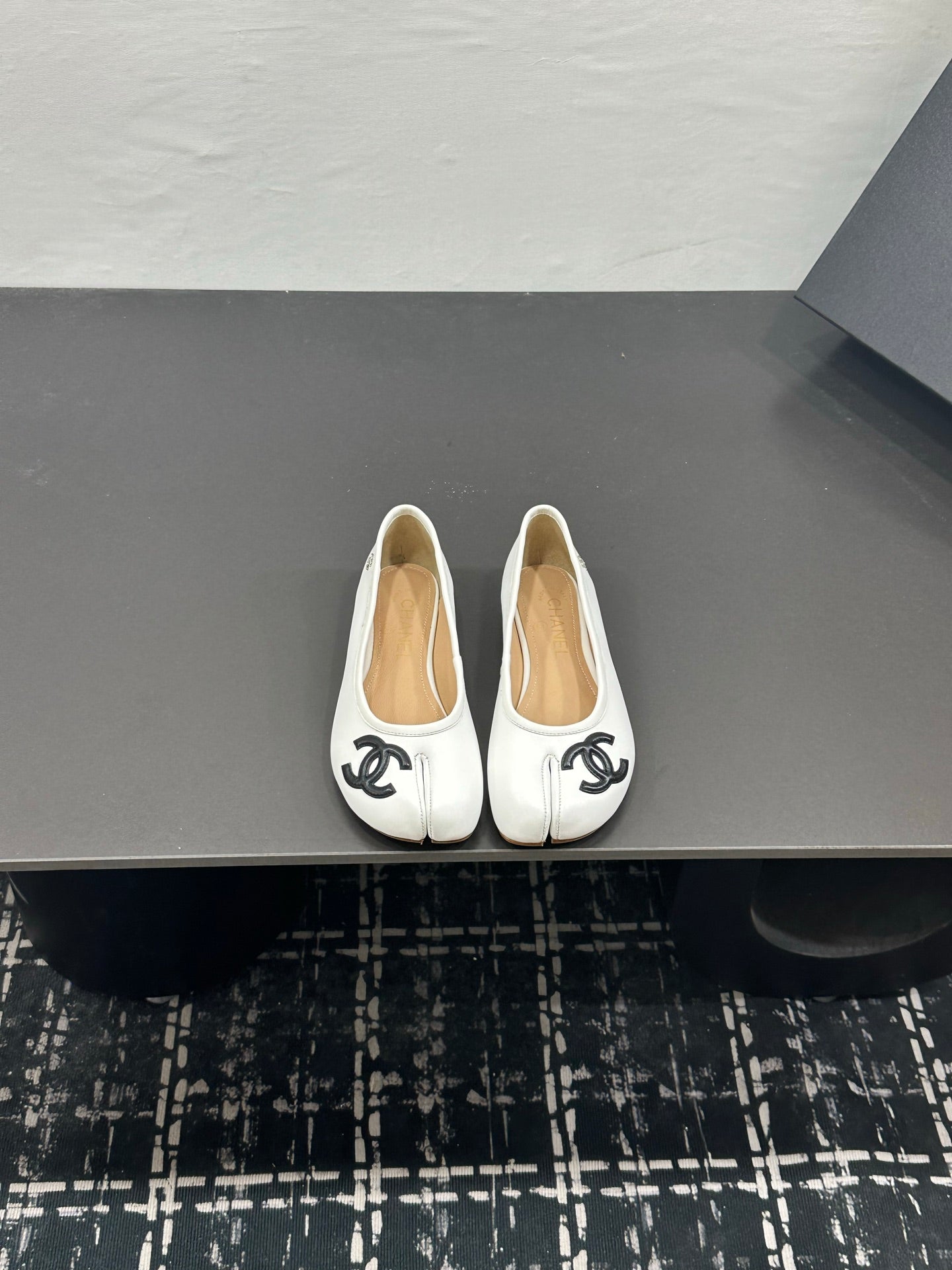 CC 26s Coco Beach Split-Toe Ballet Flats White Lambskin 832537