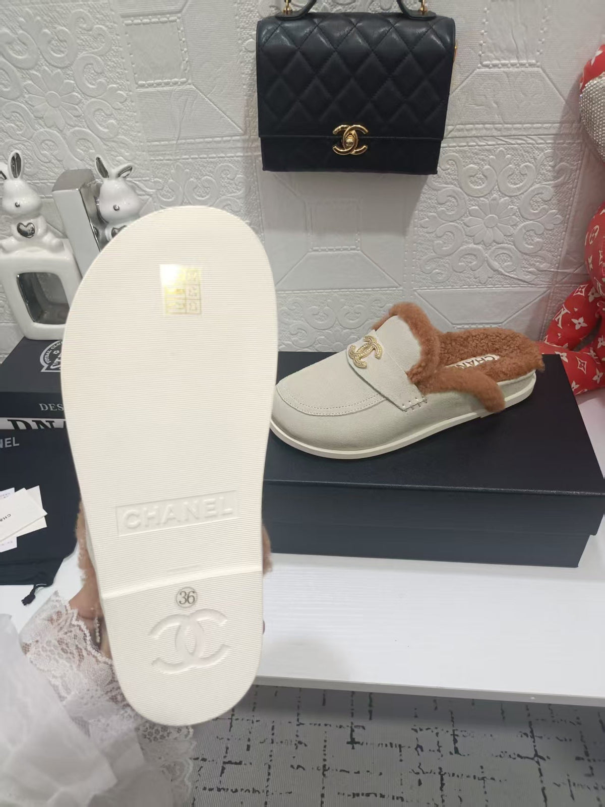 CC 26s Mules Off-White/Brown Shearling Suede 182134