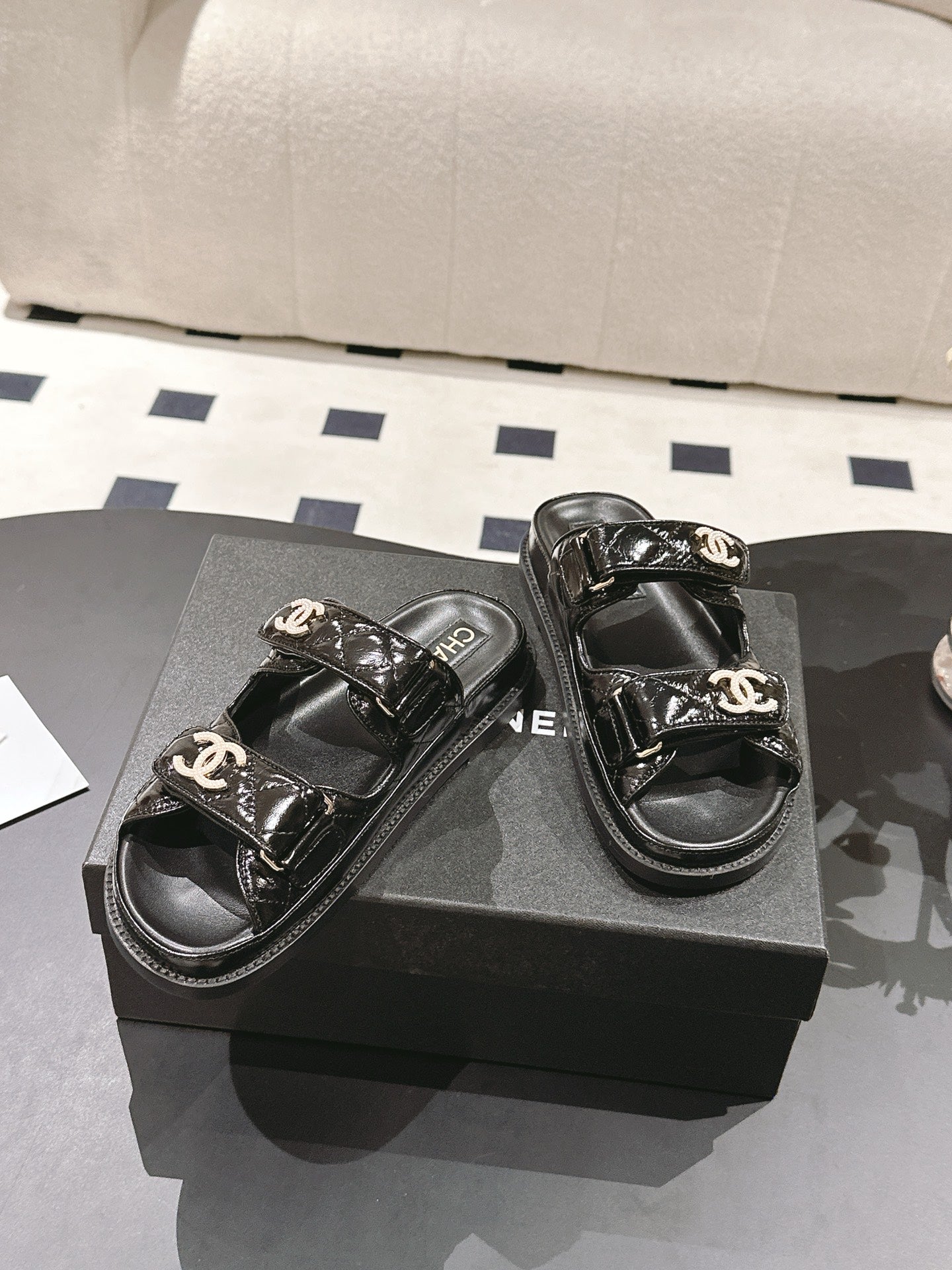 cc 25p logo with pearl mule sandal black leather 237585