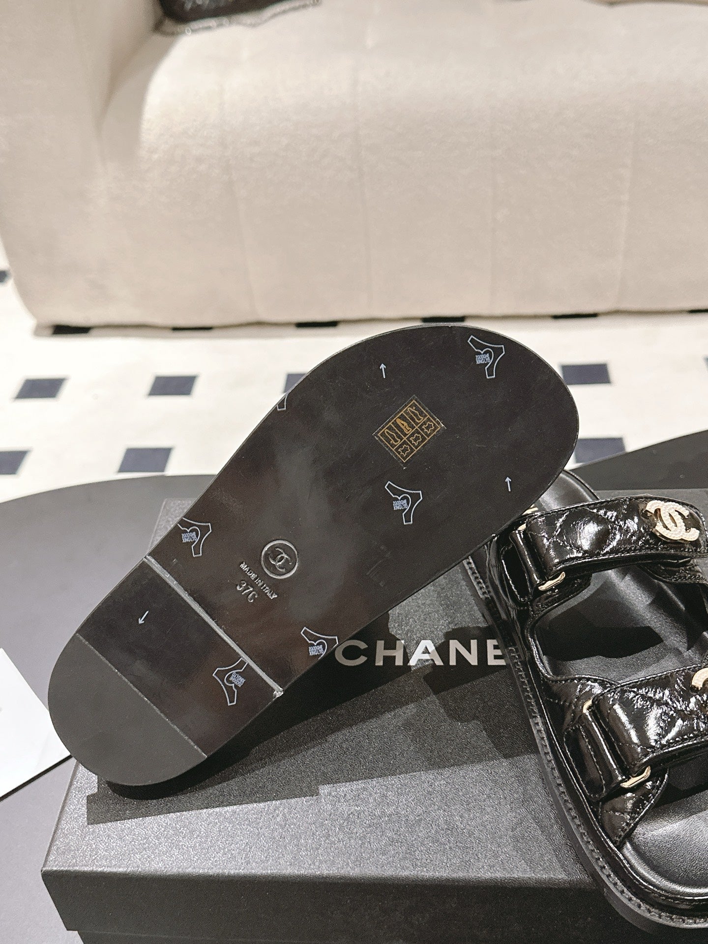 cc 25p logo with pearl mule sandal black leather 237585