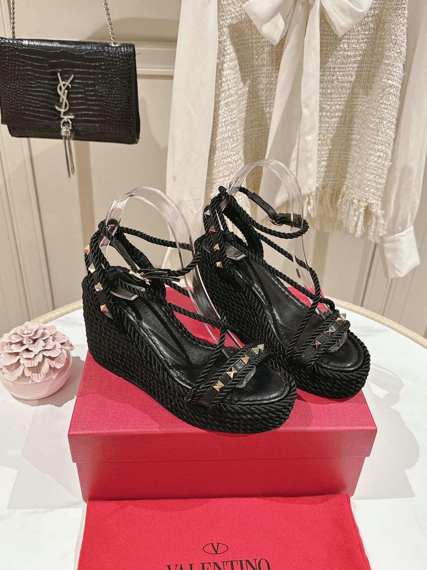 Rockstud Flatform Sandal 10mm In Black Calfskin And Nylon Rope 829393