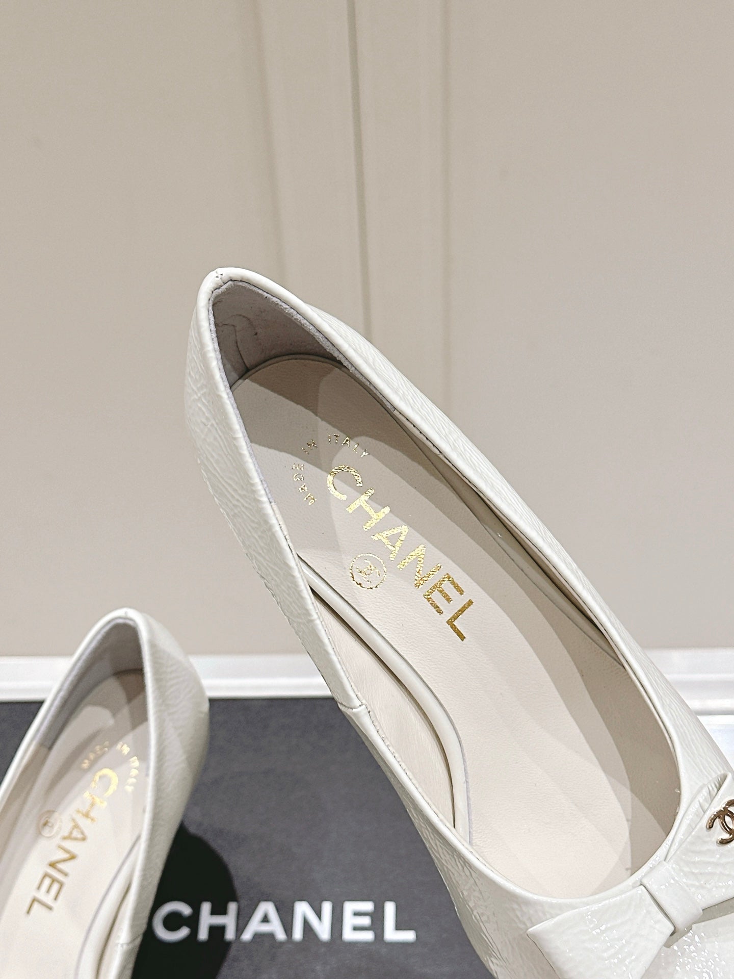 Chanel 25A Heel Pump White Patent Calfskin 393068