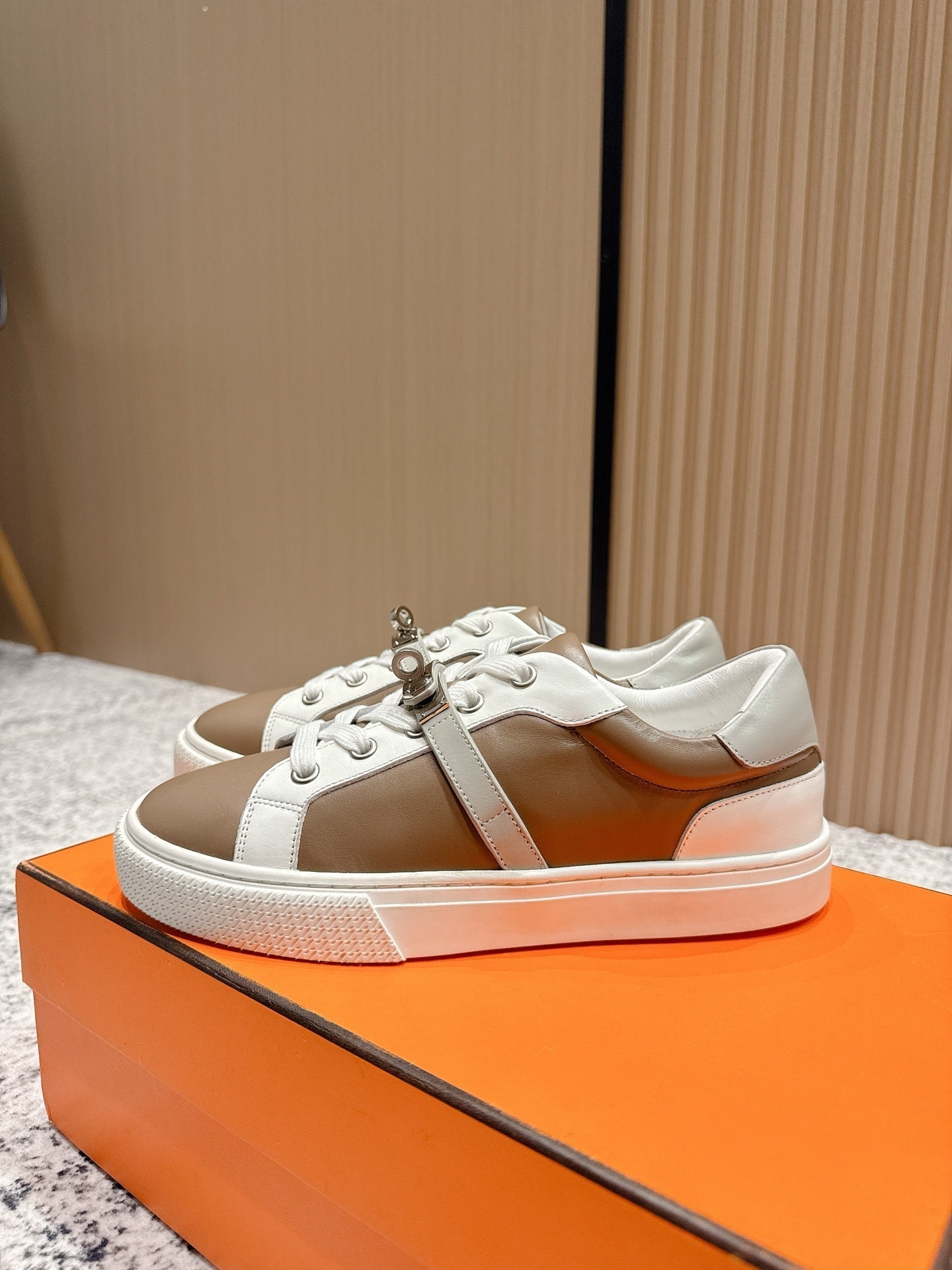 HM Casual Sneakers Buckle Taupe White Leather