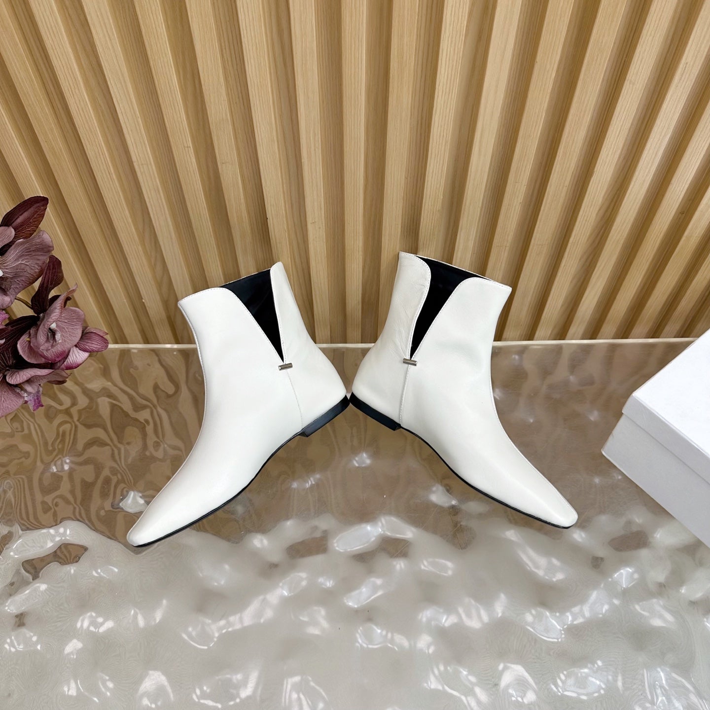 The Row Ava Boots White Sheepskin 436641