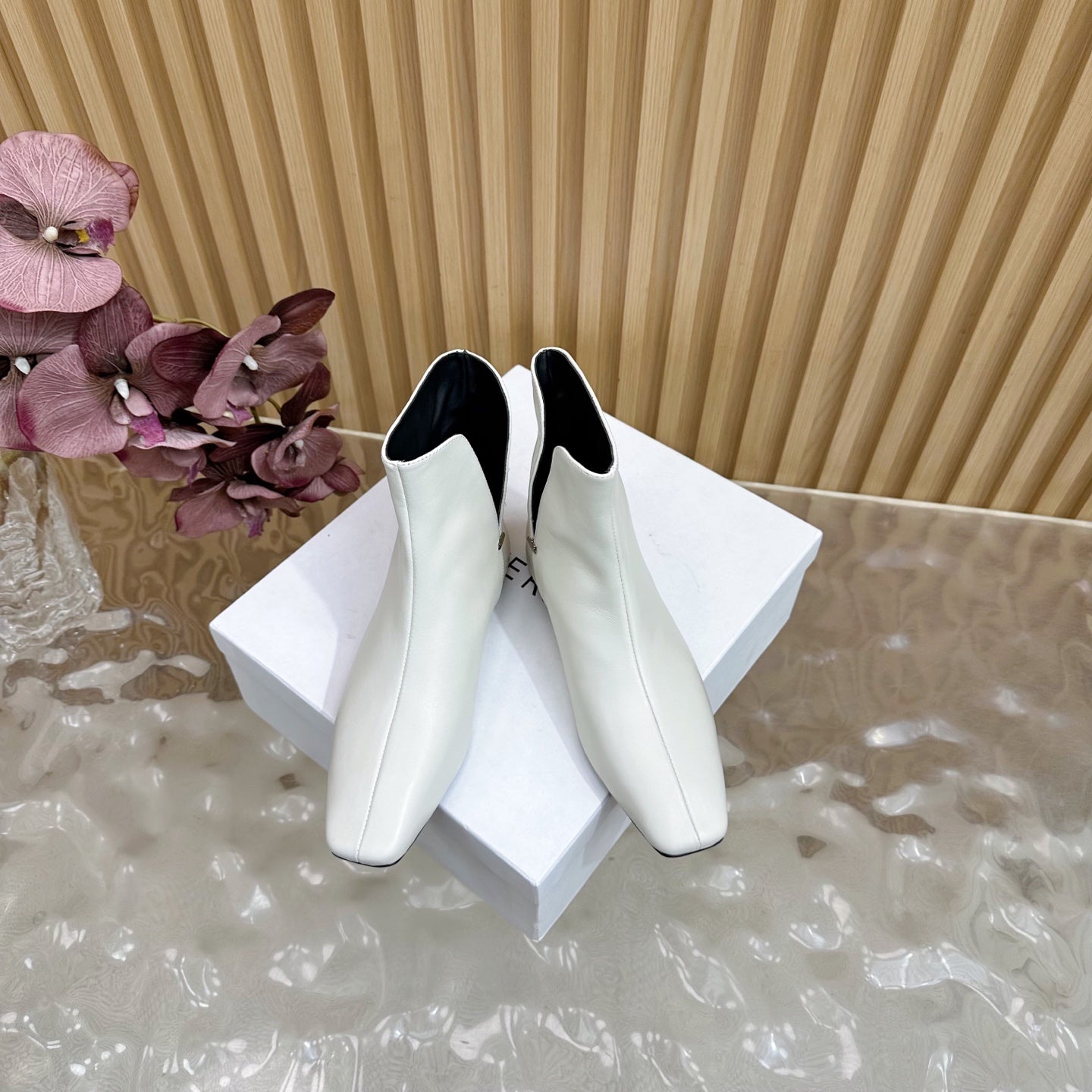 The Row Ava Boots White Sheepskin 436641
