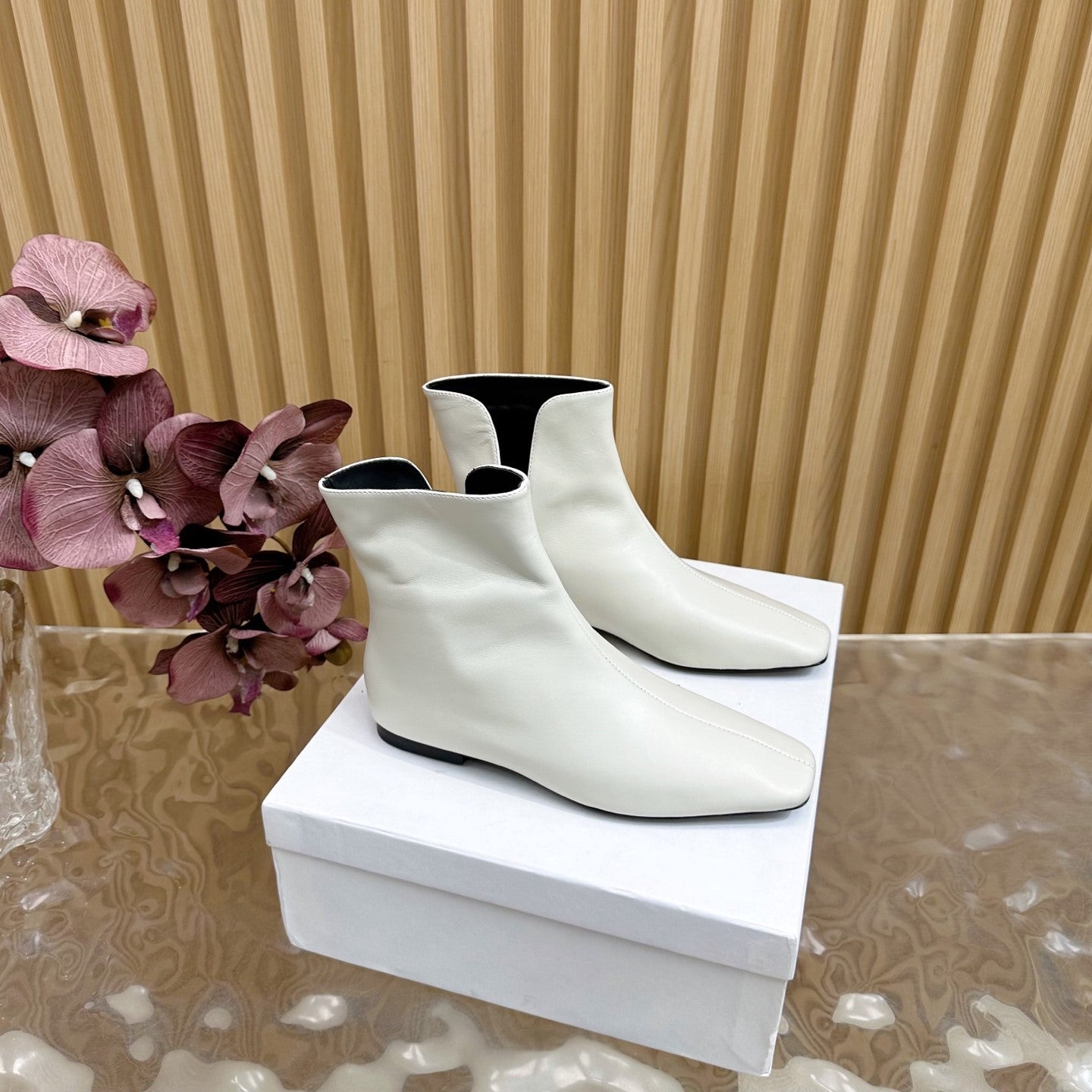 The Row Ava Boots White Sheepskin 436641