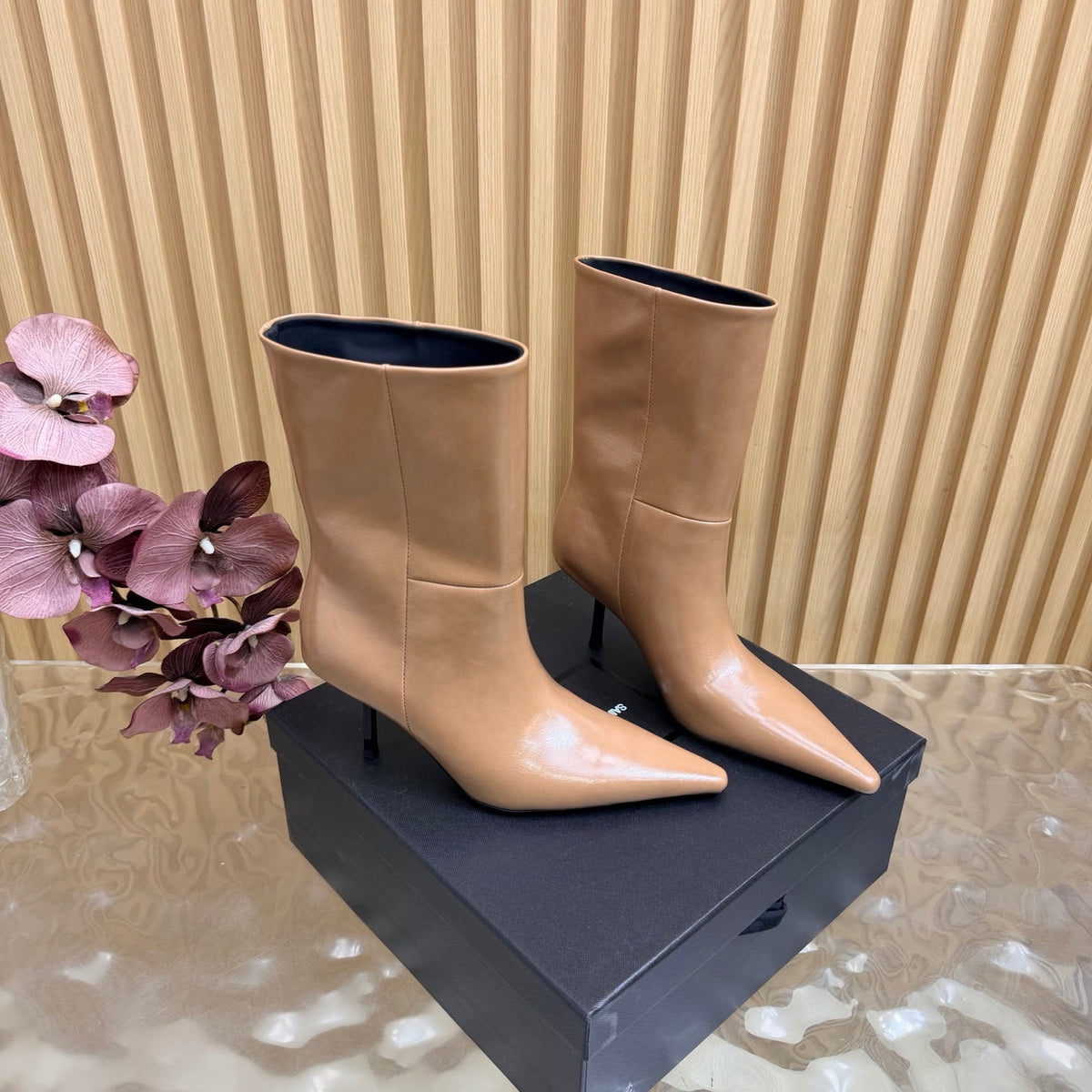 YSL 26s Pointed Toe Ankle Boots 8cm Beige Leather 122768