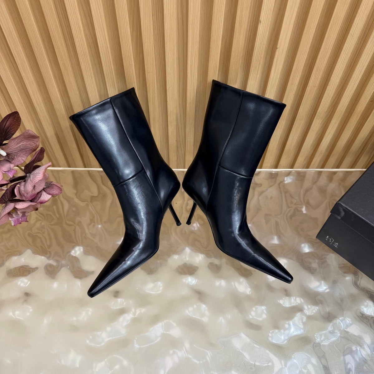 YSL 26s Pointed Toe Ankle Boots 8cm Black Leather 122769