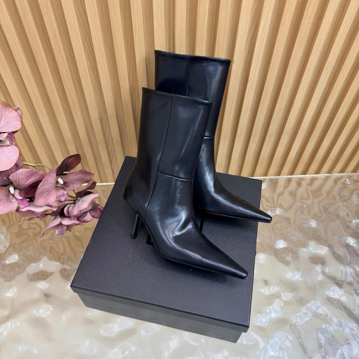YSL 26s Pointed Toe Ankle Boots 8cm Black Leather 122769